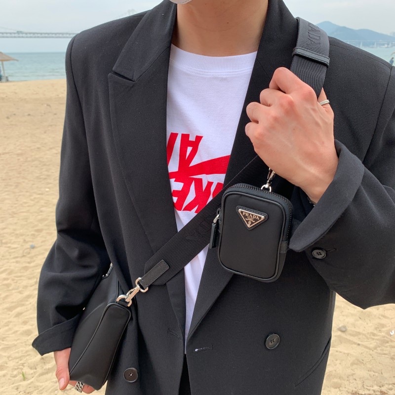 Prada Re-Nylon and Saffiano Leather Shoulder Bag Black 착용 스타일