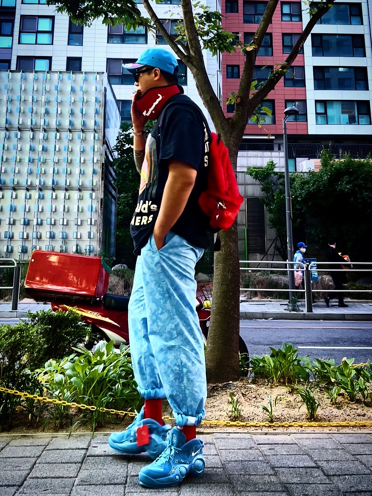 Supreme Bandana Track Pants Light Blue - 18SS, Nike x Supreme Air Zoom Flight 95 SP University Blue 착용 스타일 - 4