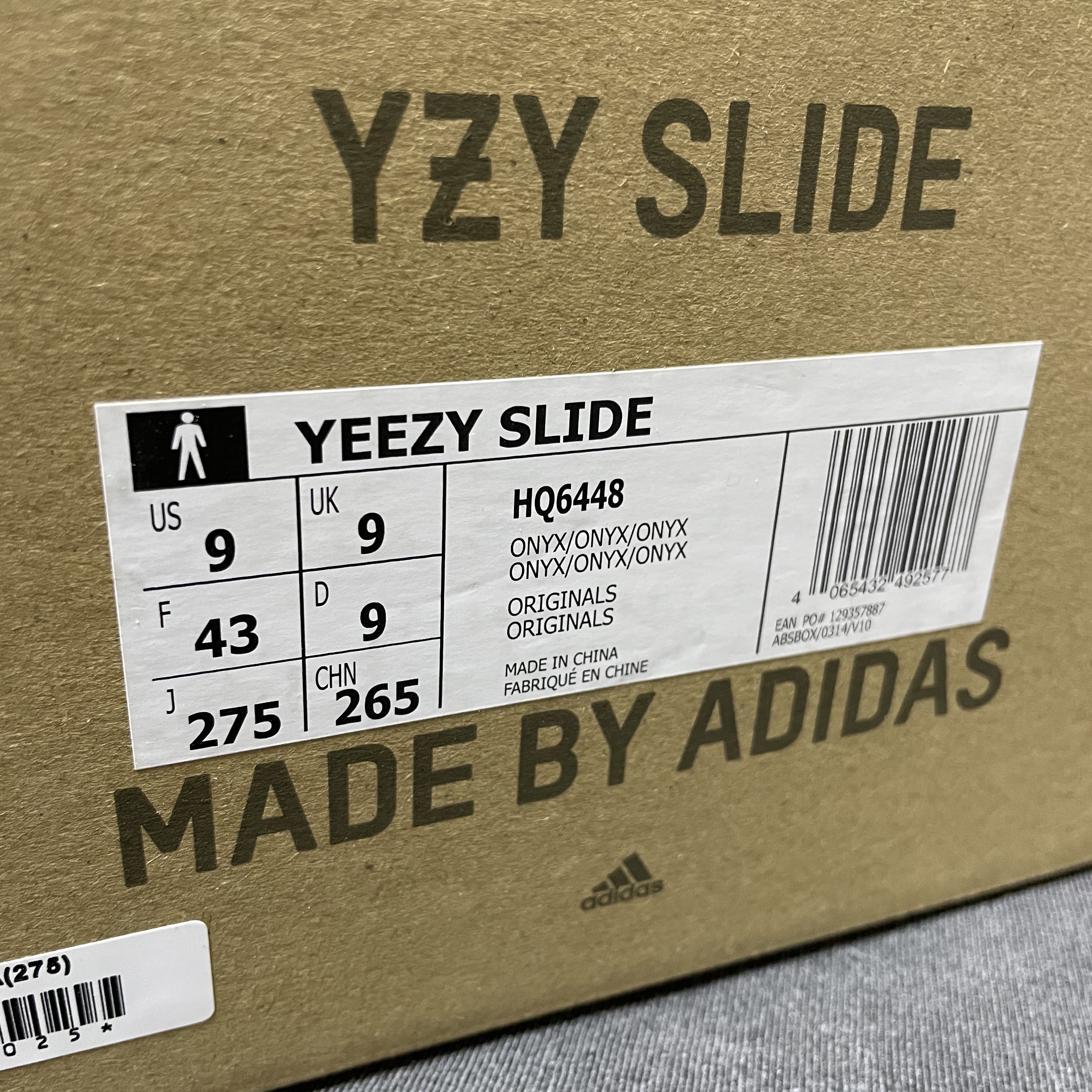 Adidas Yeezy Slide Onyx 착용 스타일 - 4