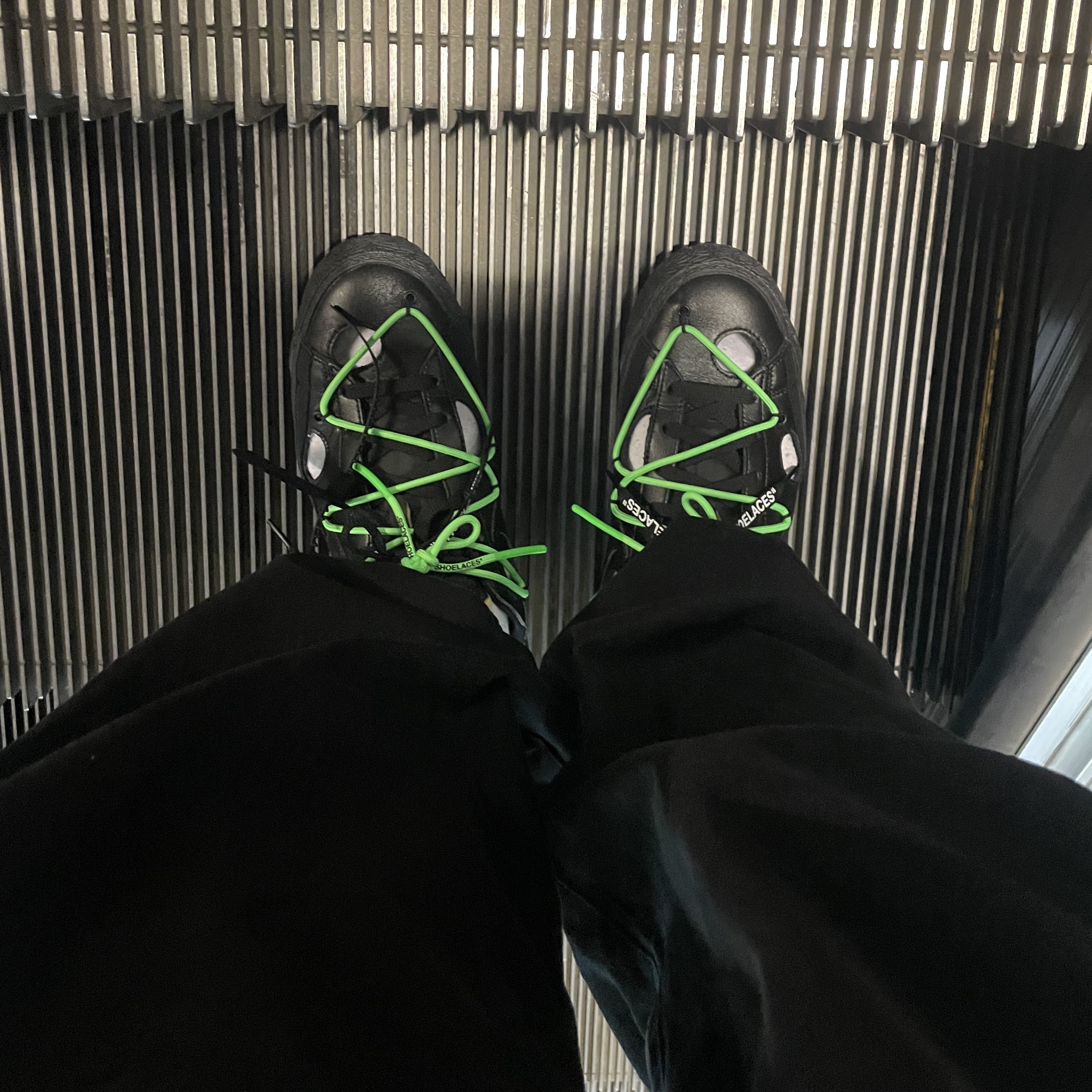 Nike x Off-White Blazer Low '77 Black and Electro Green 착용 스타일