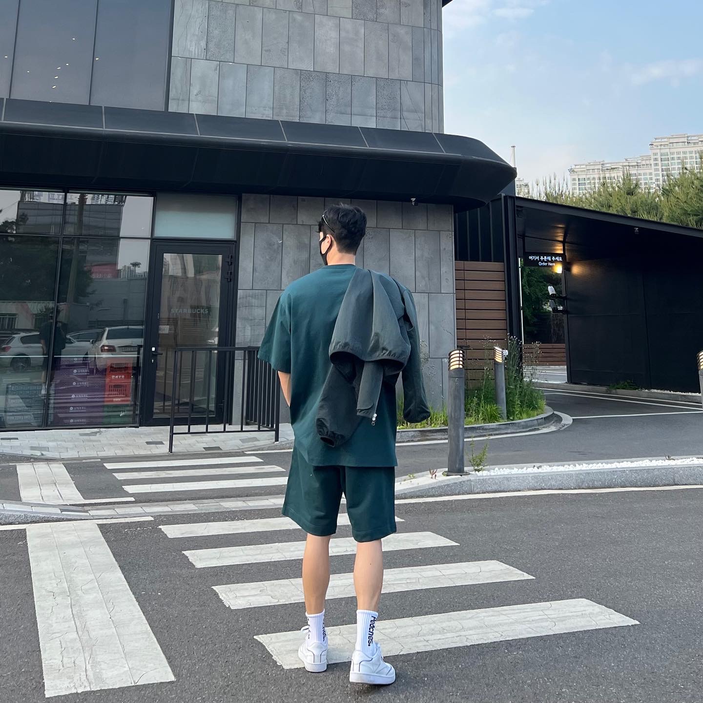 Reebok x Maison Margiela Club C TL White 착용 스타일 - 2