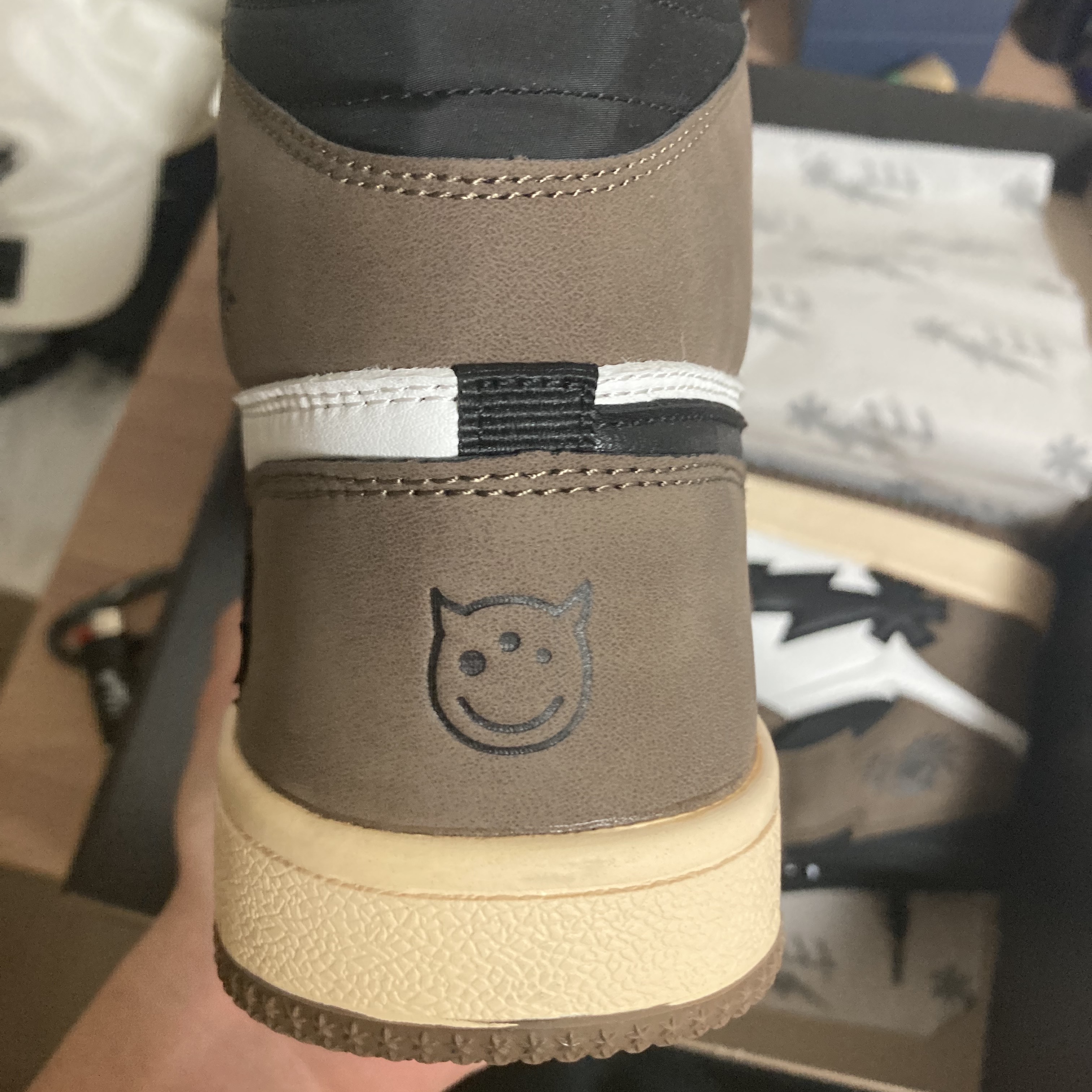 Jordan 1 Retro High OG Black Mocha 착용 스타일 - 5