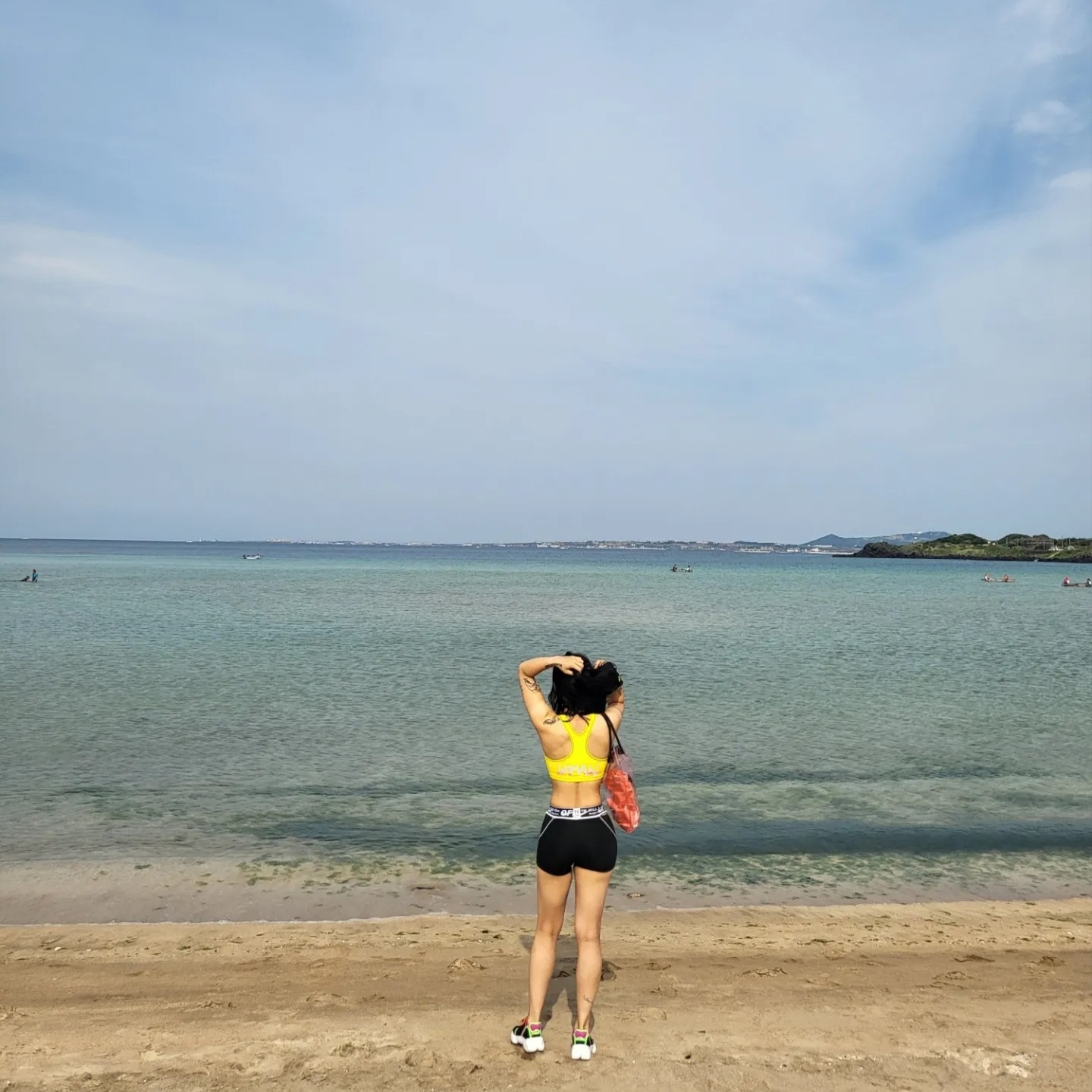 (W) Nike Aqua Rift Black Fire Pink, (W) Nike x Off-White NRG RU Pro Tights Opti Yellow 착용 스타일 - 2