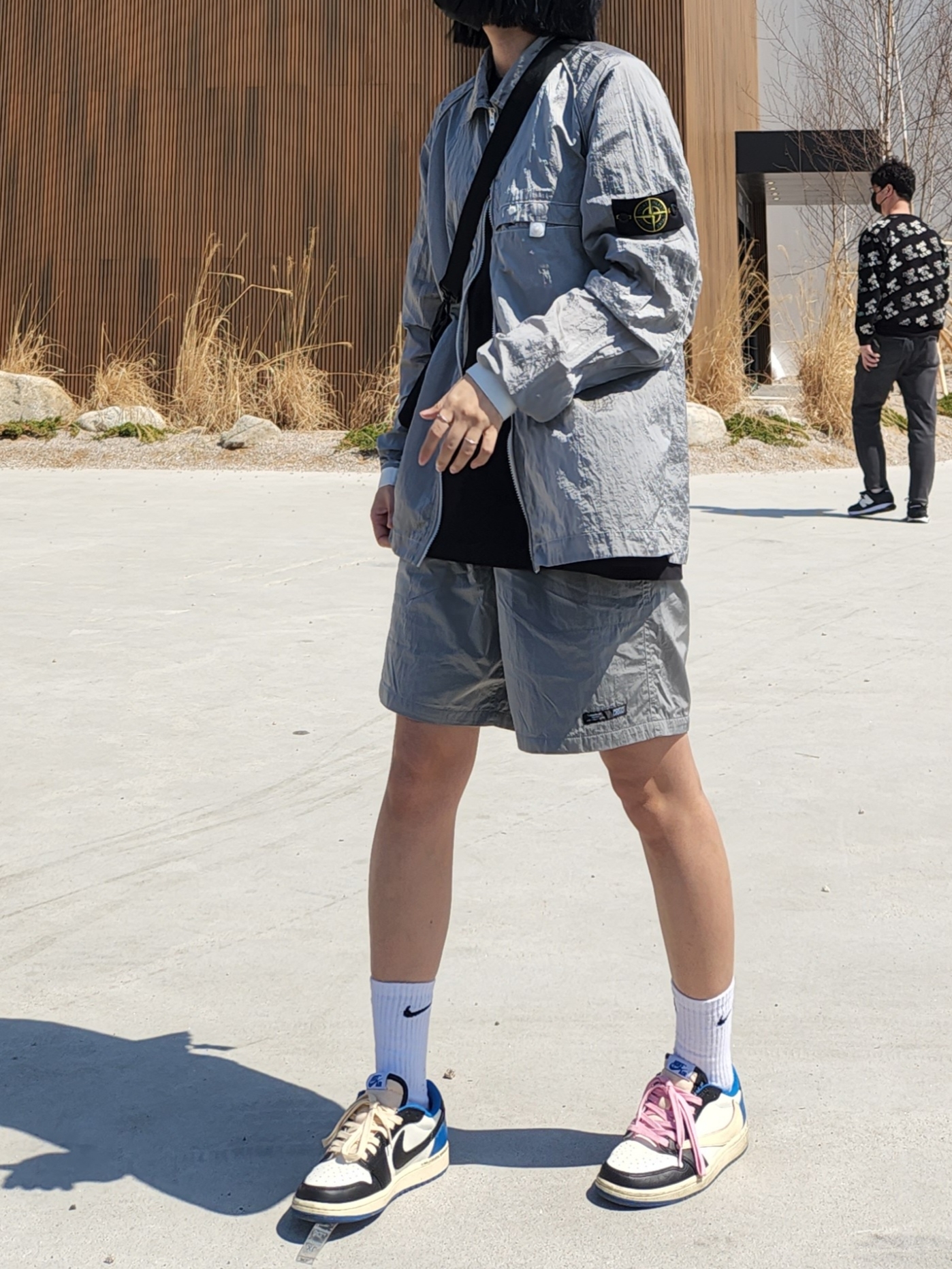Stone Island 12321 Nylon Metal Garment Dyed Packable Overshirt Ice - 22SS, Jordan 1 x Travis Scott x Fragment Retro Low OG SP Military Blue 착용 스타일 - 2