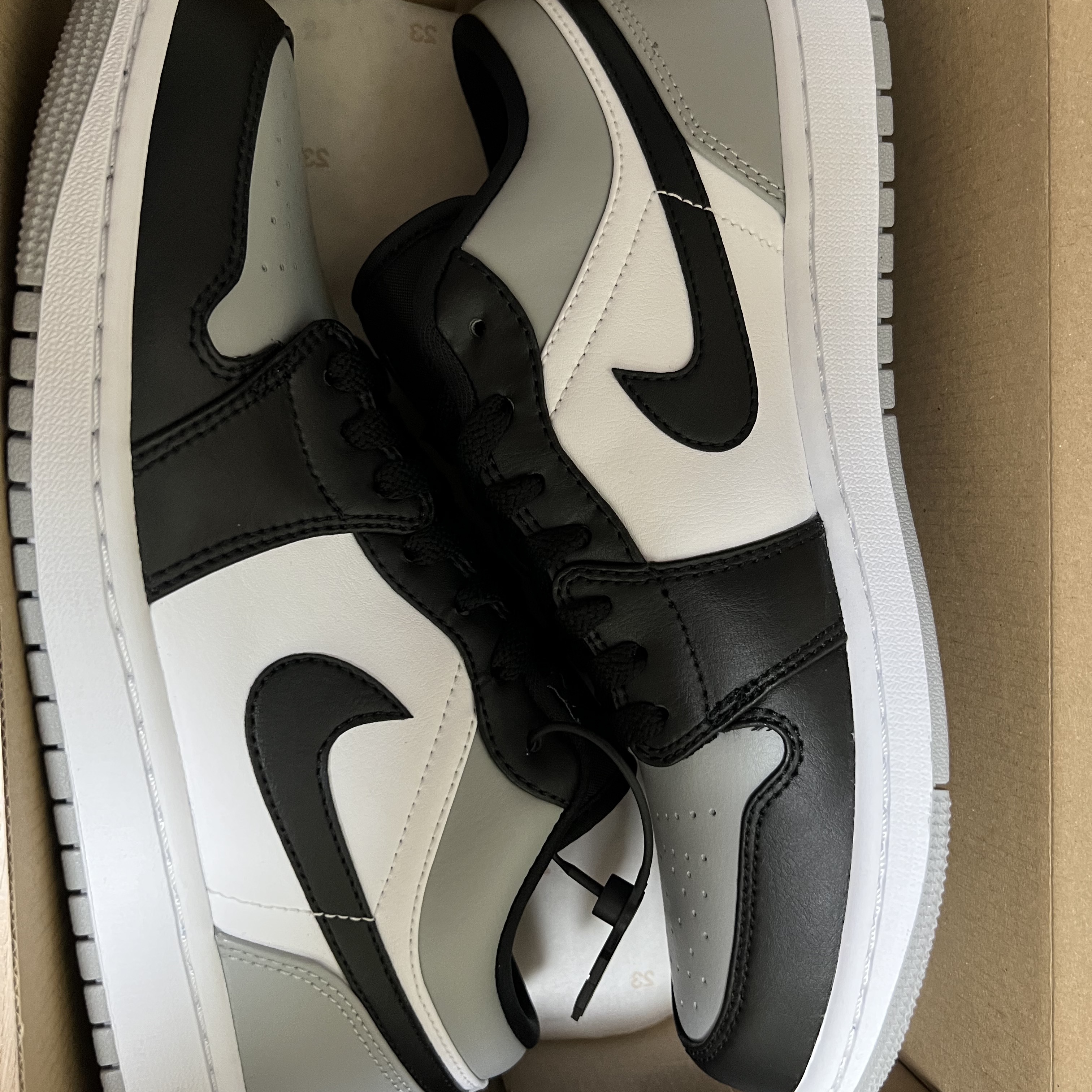 Jordan 1 Low Light Smoke Grey Black 착용 스타일 - 4
