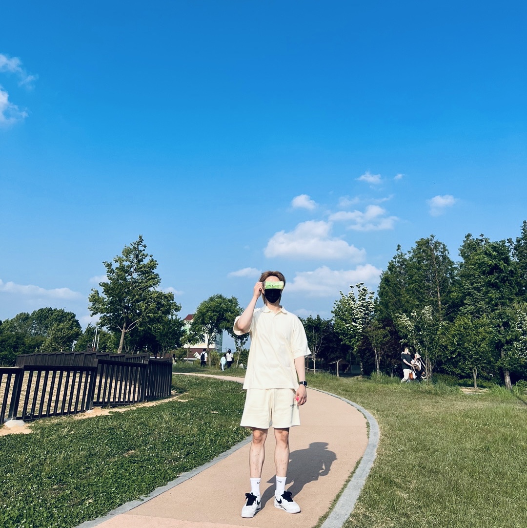 Essentials Sweatshorts Cream - 21SS, Essentials Short Sleeve Polo Cream - 21SS 착용 스타일 - 1