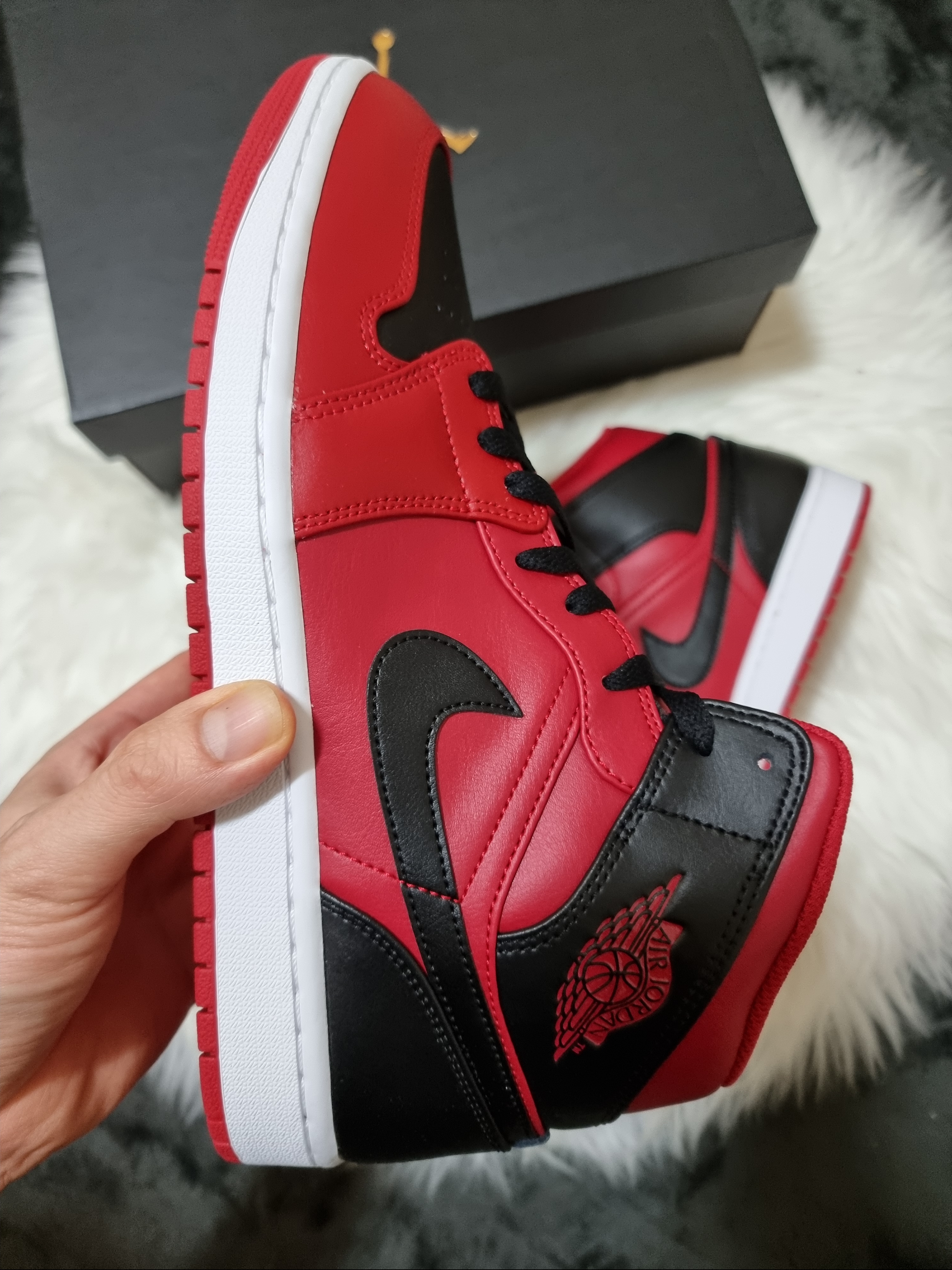 Jordan 1 Mid Reverse Bred 착용 스타일 - 3