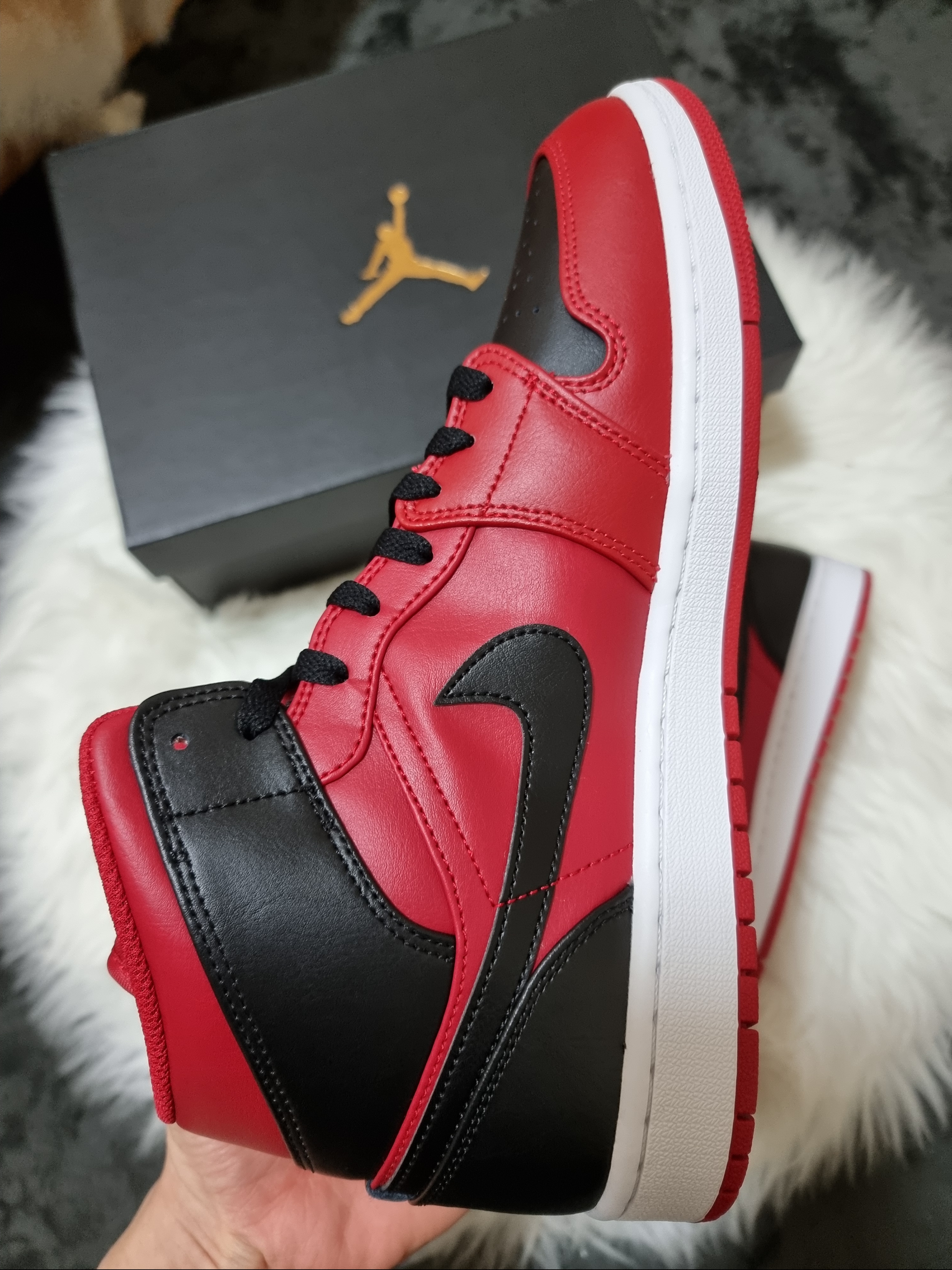 Jordan 1 Mid Reverse Bred 착용 스타일 - 2