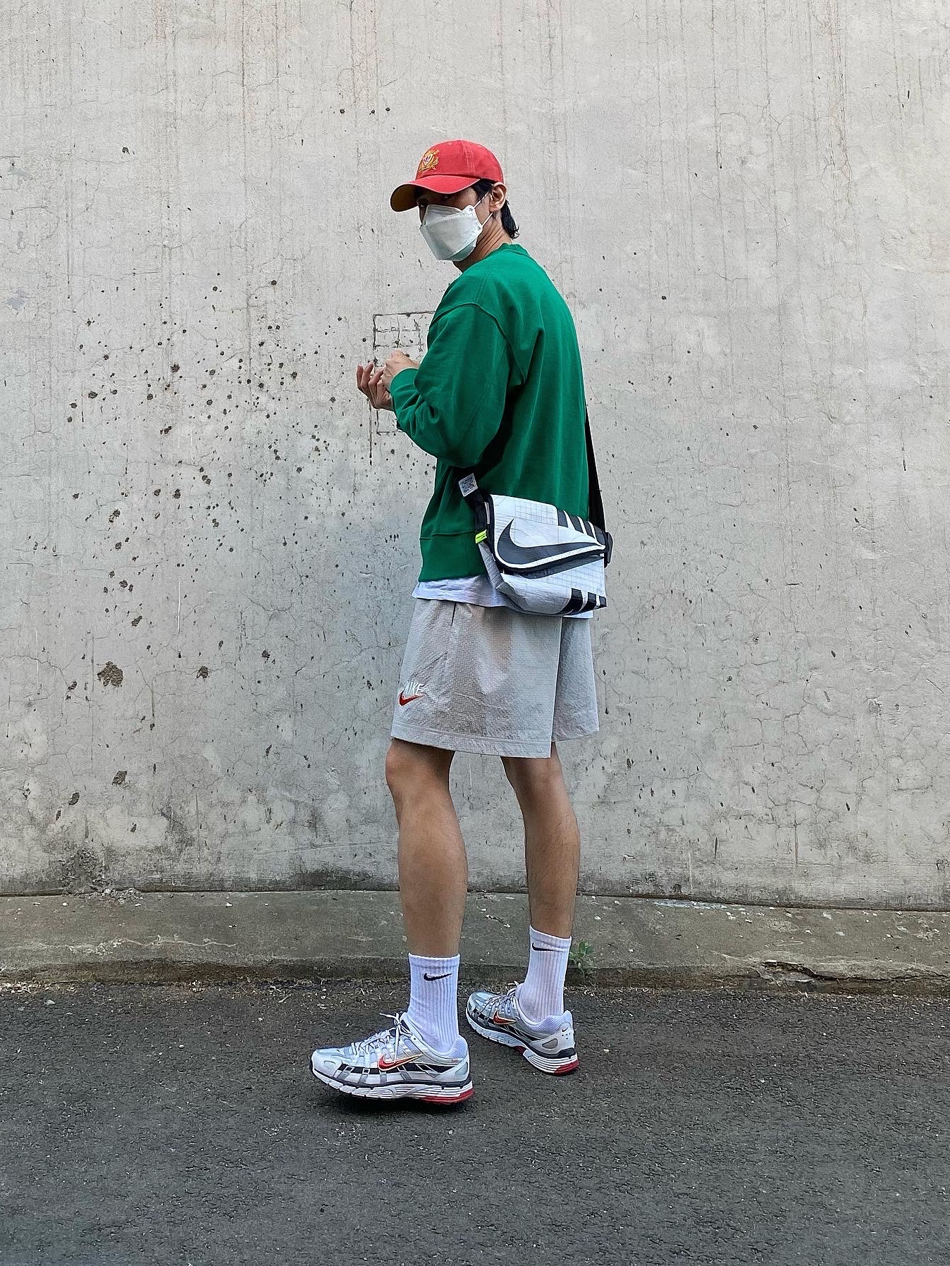 (W) Nike P-6000 Metallic Silver Red 착용 스타일 - 3