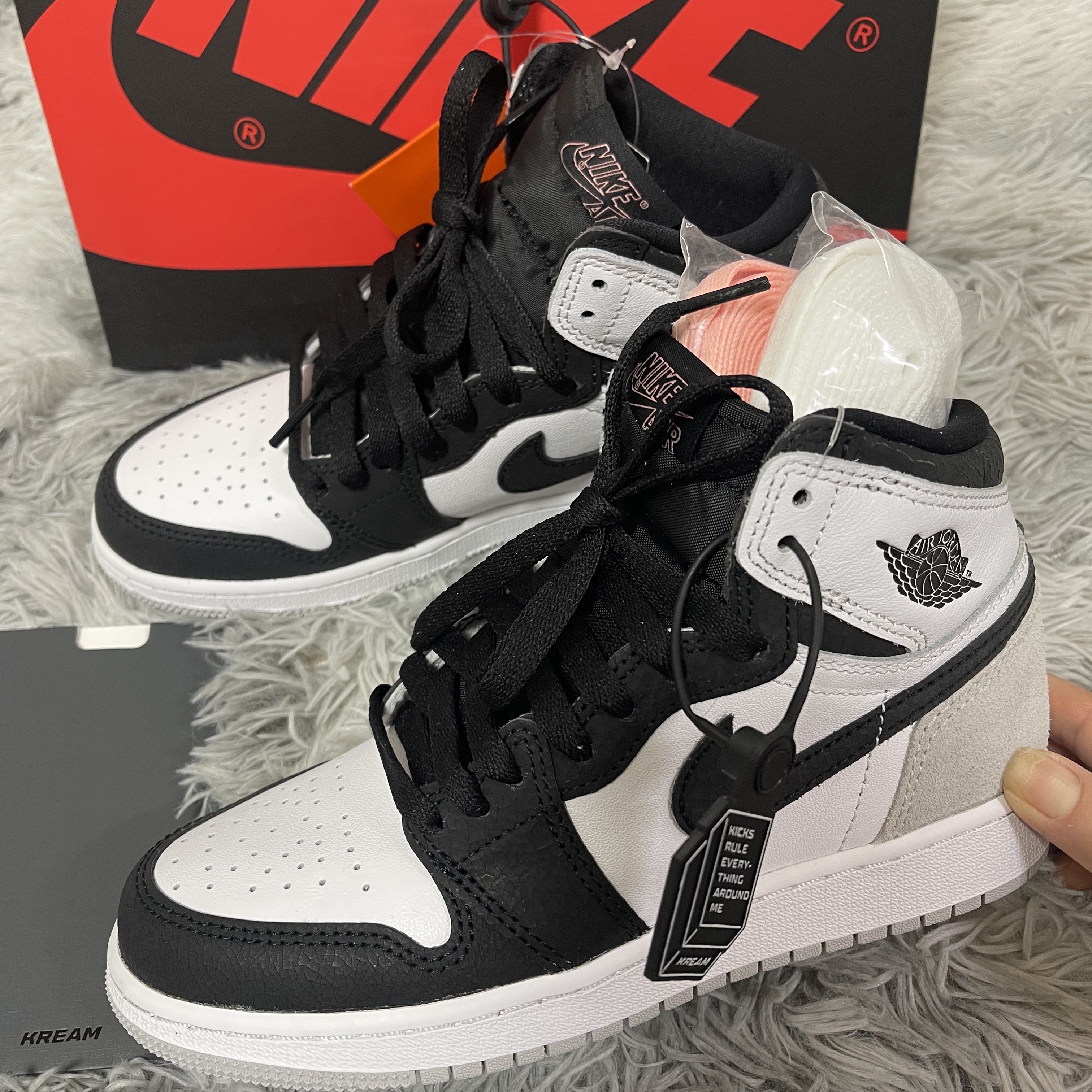 Jordan 1 Retro High OG Bleached Coral 착용 스타일