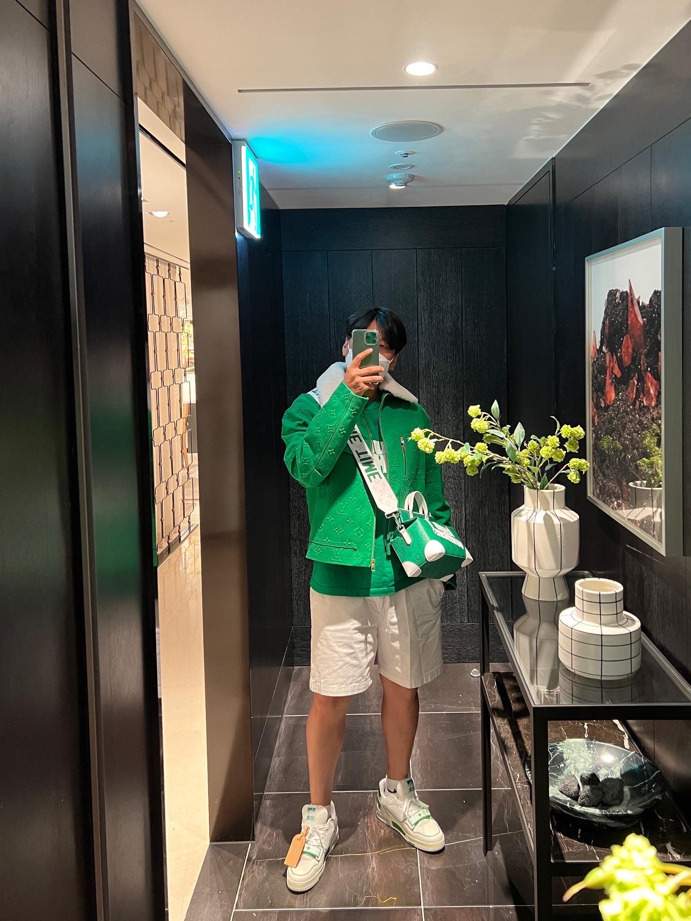 Louis Vuitton Litter Bag Green Vintage Monogram 착용 스타일