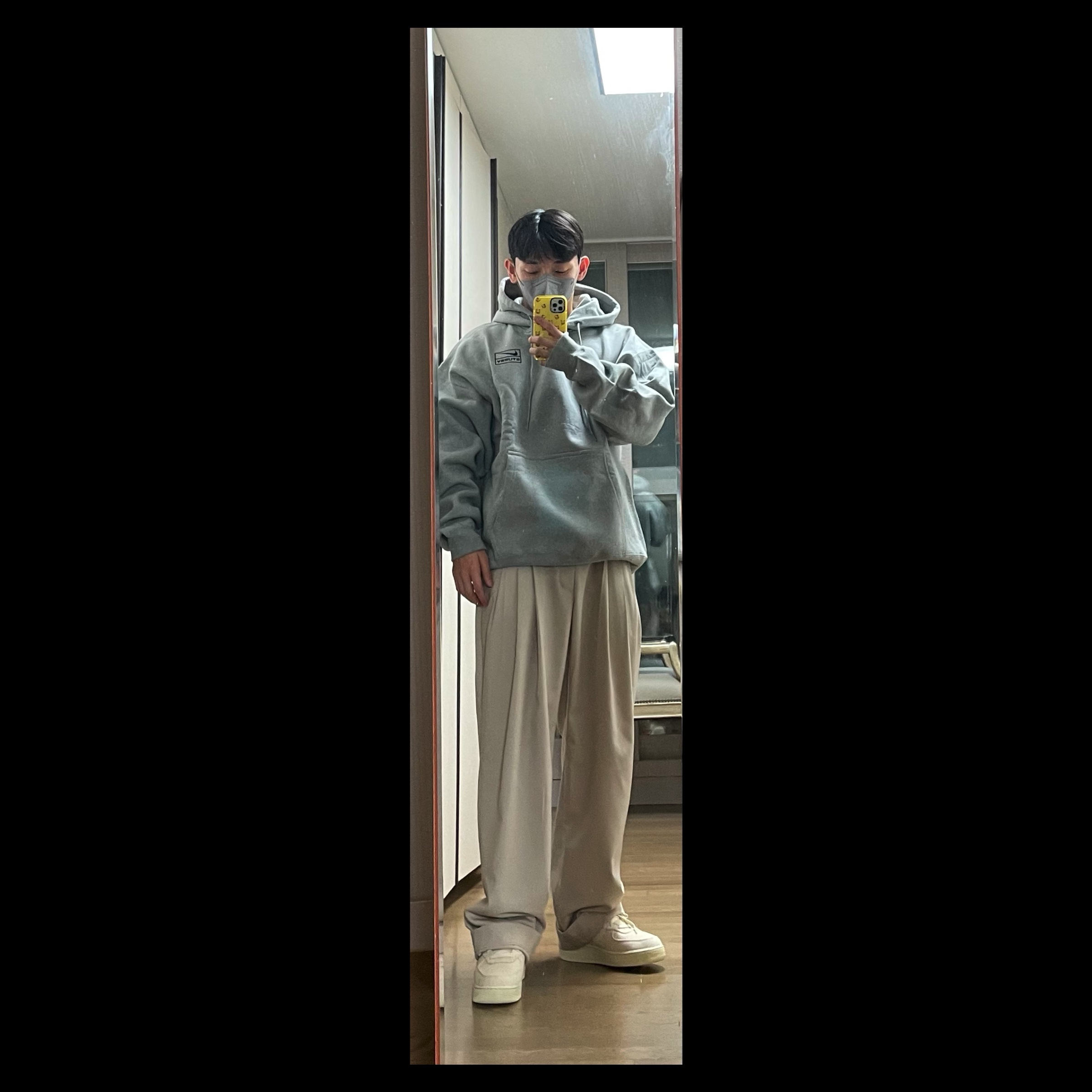 Nike x Stussy NRG RA Pullover Hoodie Dark Grey Heather (DJ9488-063), Nike x Stussy Air Force 1 '07 Mid SP Fossil 착용 스타일