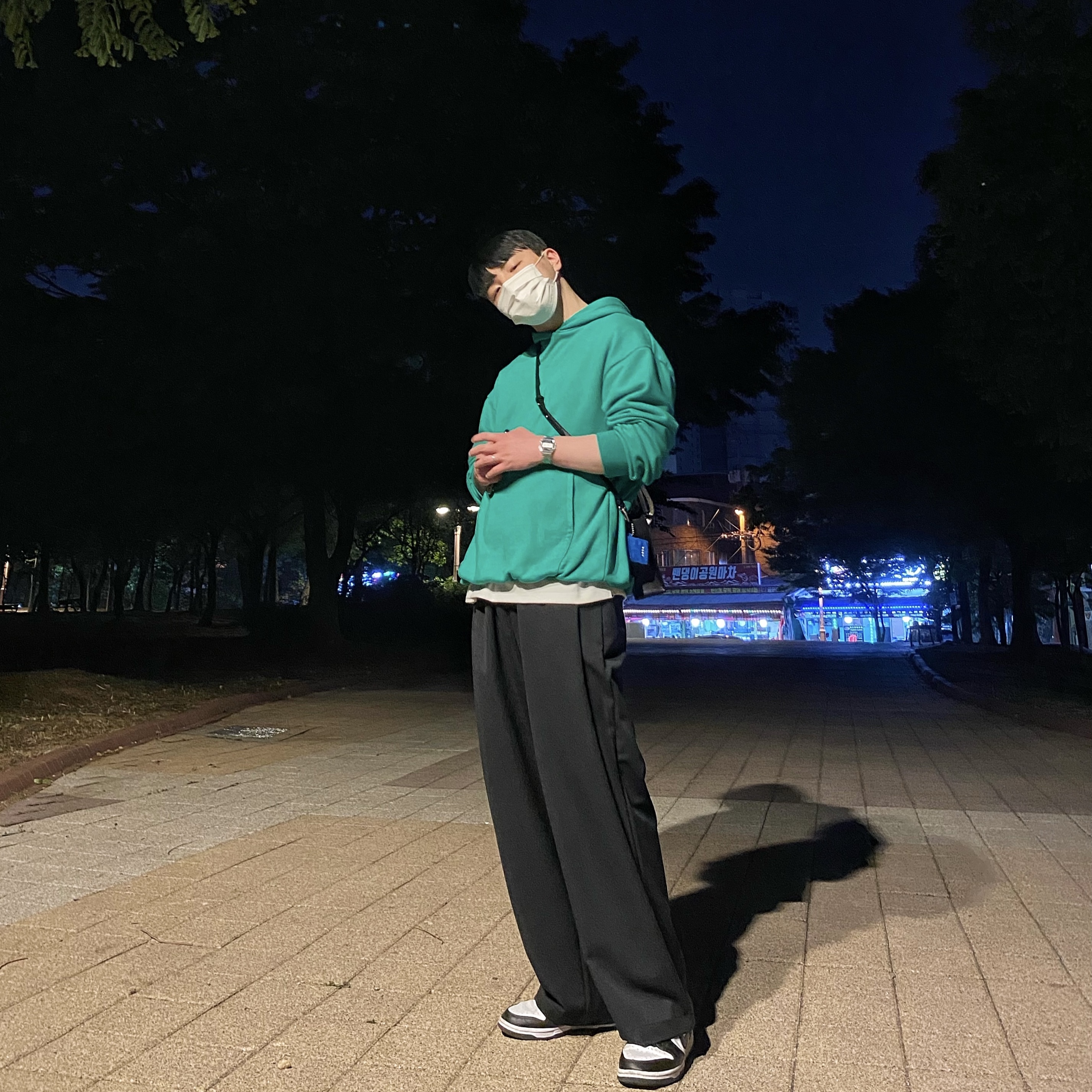 Casetify x Ader Error AirPods Case, Nike Dunk Low Retro Black 착용 스타일