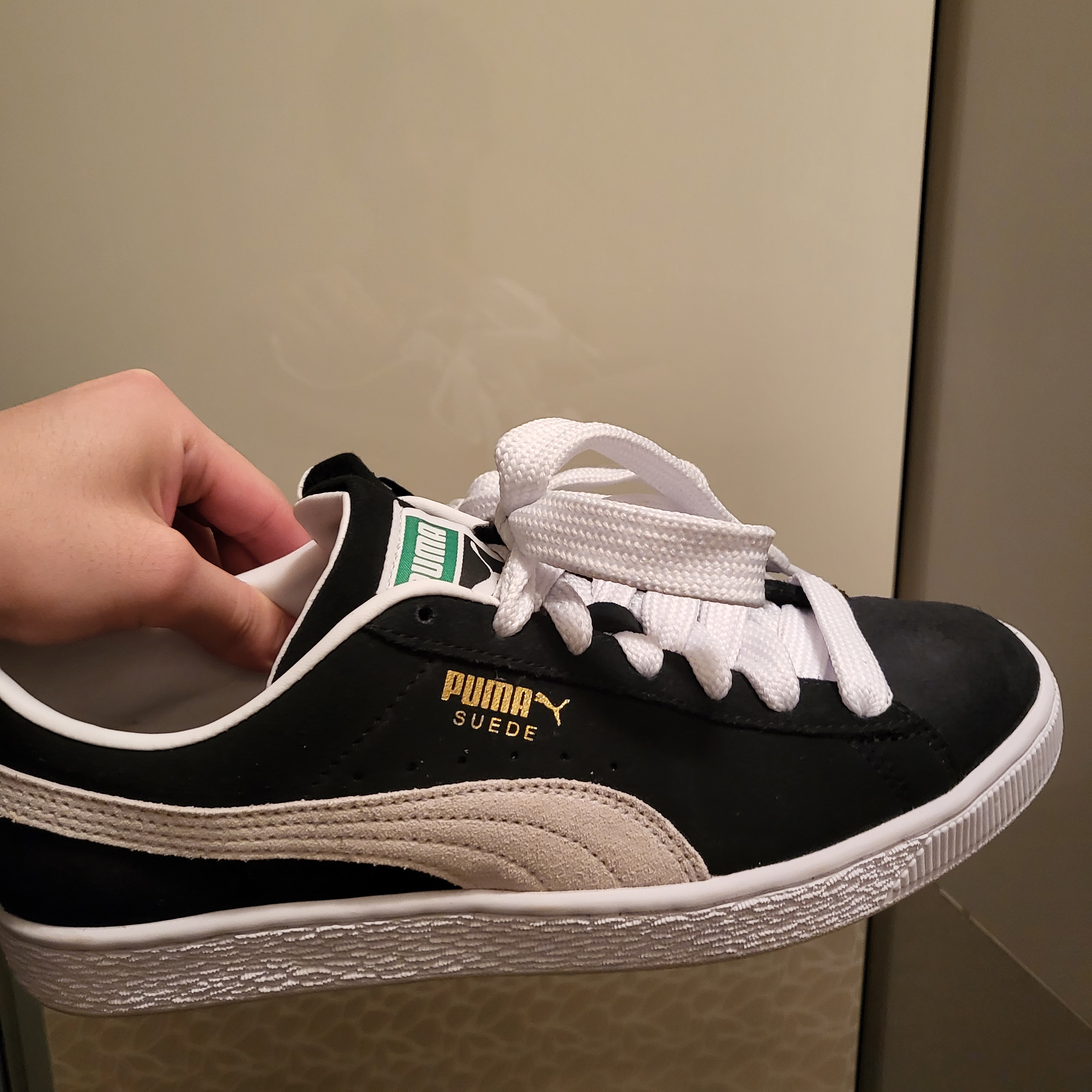 Puma Suede Classic XXI Black White 착용 스타일 - 1