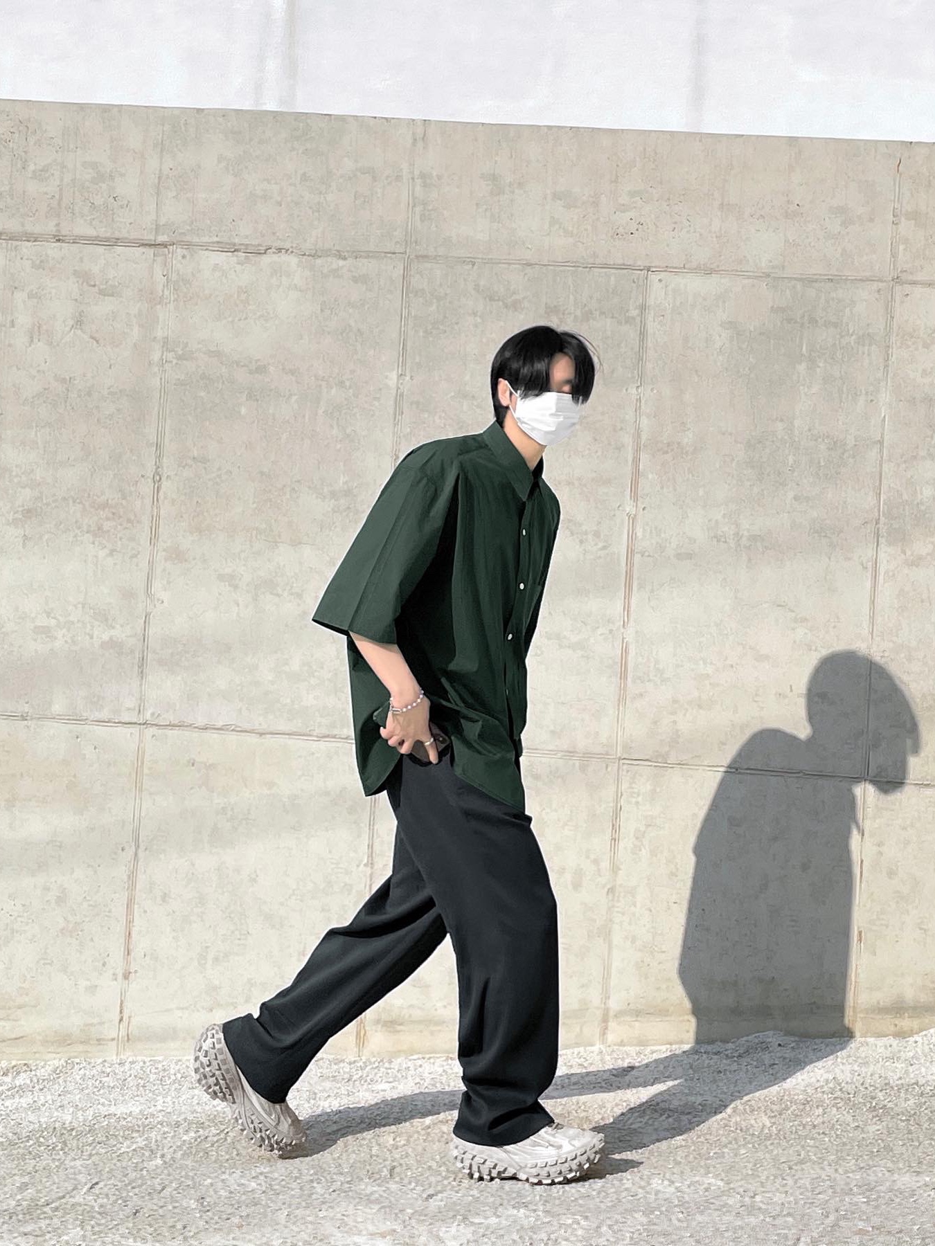 Balenciaga Defender Sneakers Beige 착용 스타일 - 4