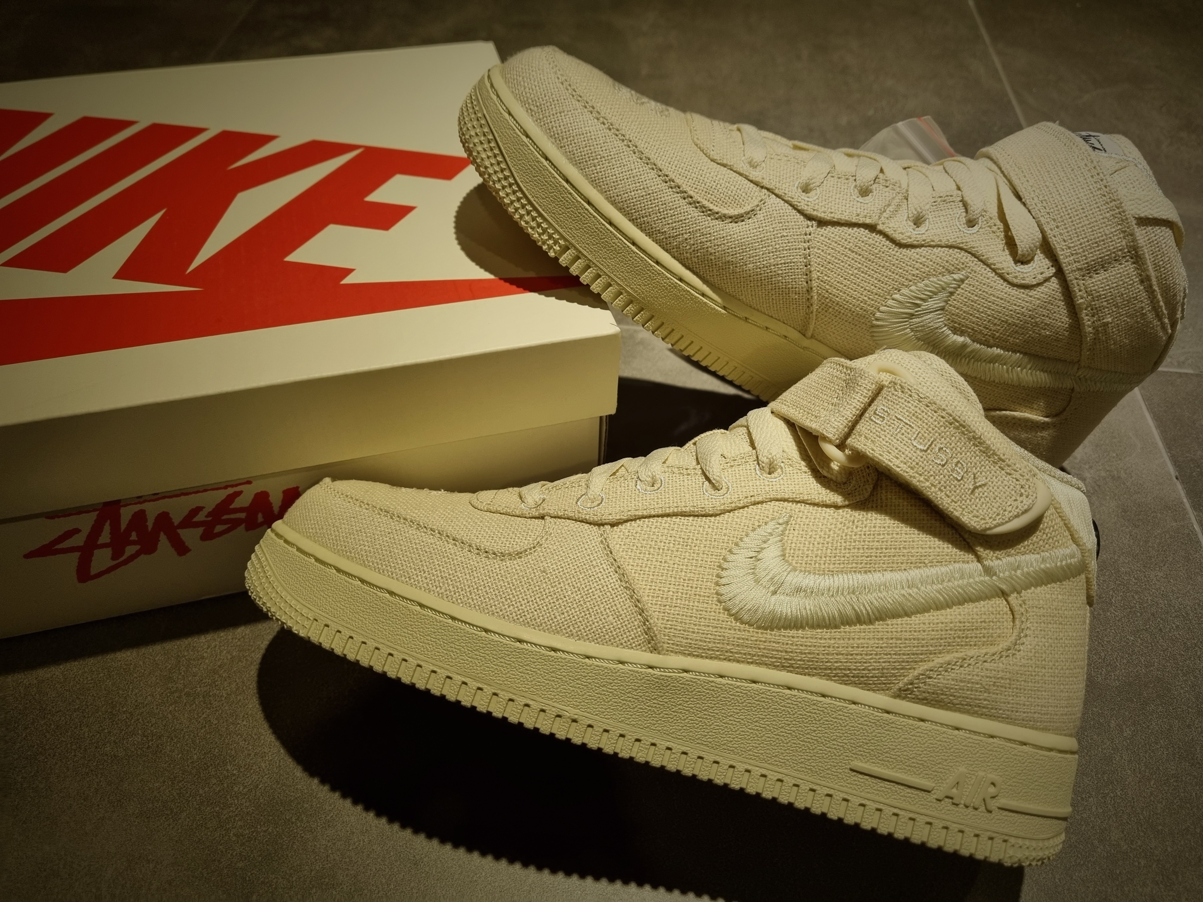 Nike x Stussy Air Force 1 '07 Mid SP Fossil 착용 스타일 - 2