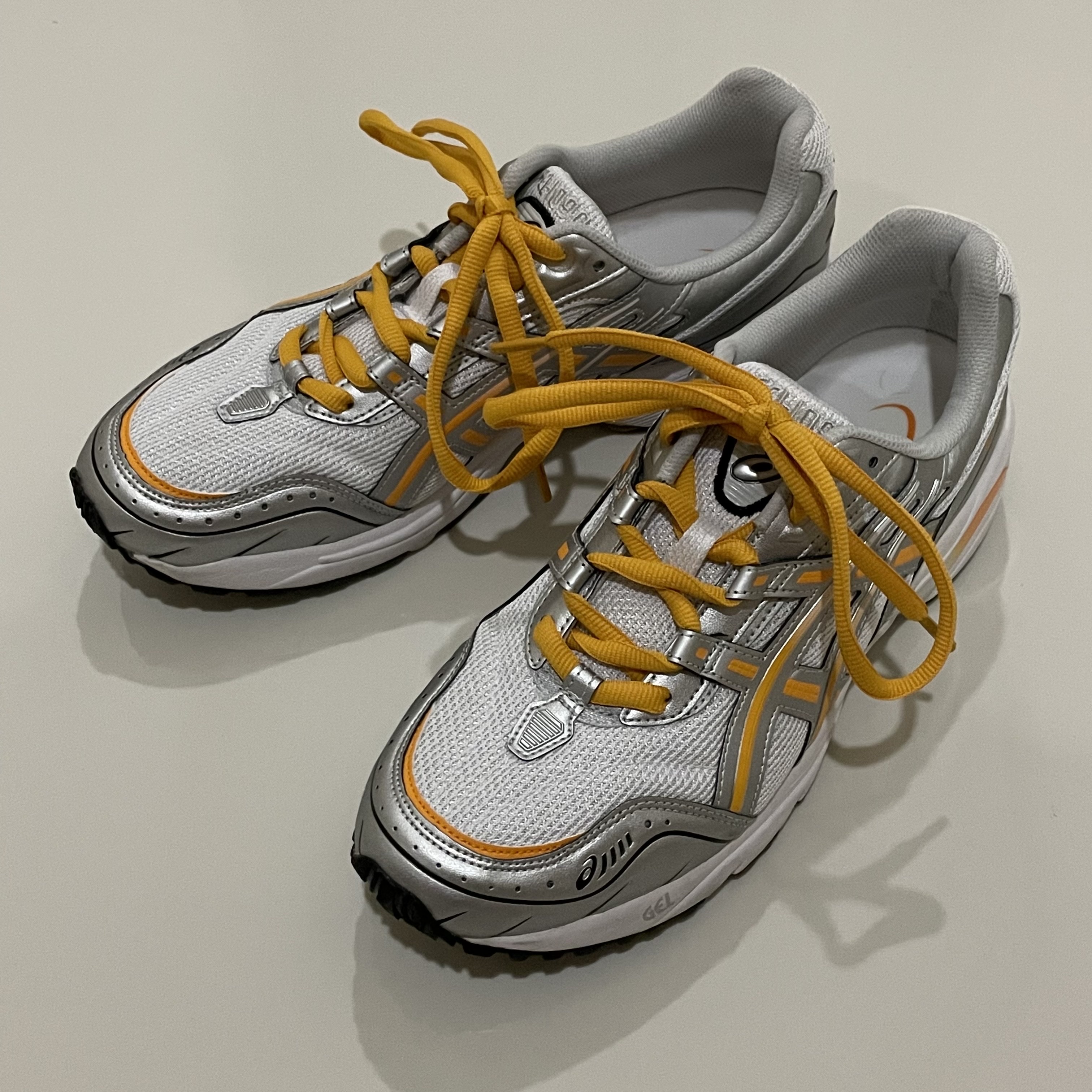 Asics Gel-1090 White Citrus 착용 스타일
