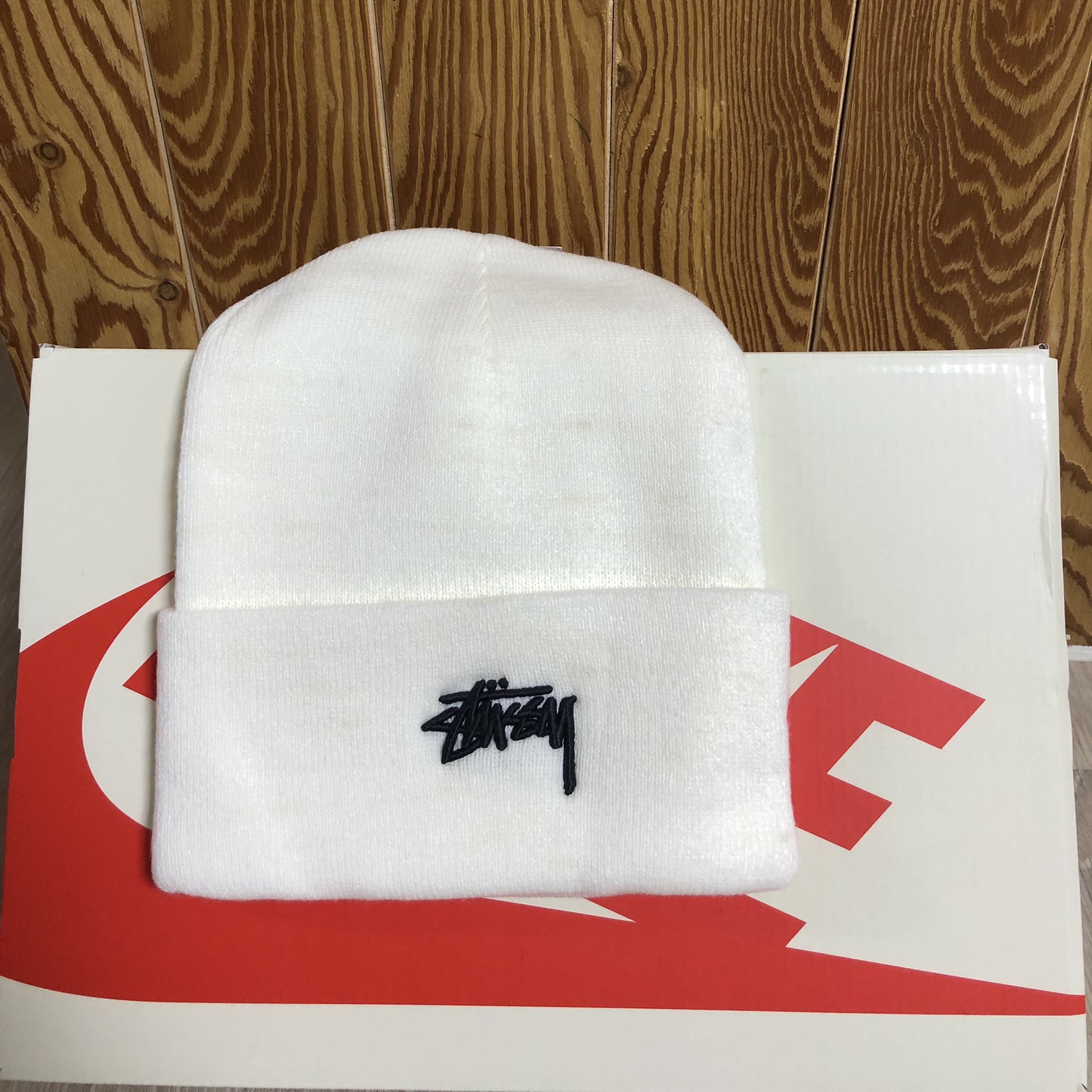 Nike x Stussy NRG Cuffed Beanie Summit White 착용 스타일 - 2