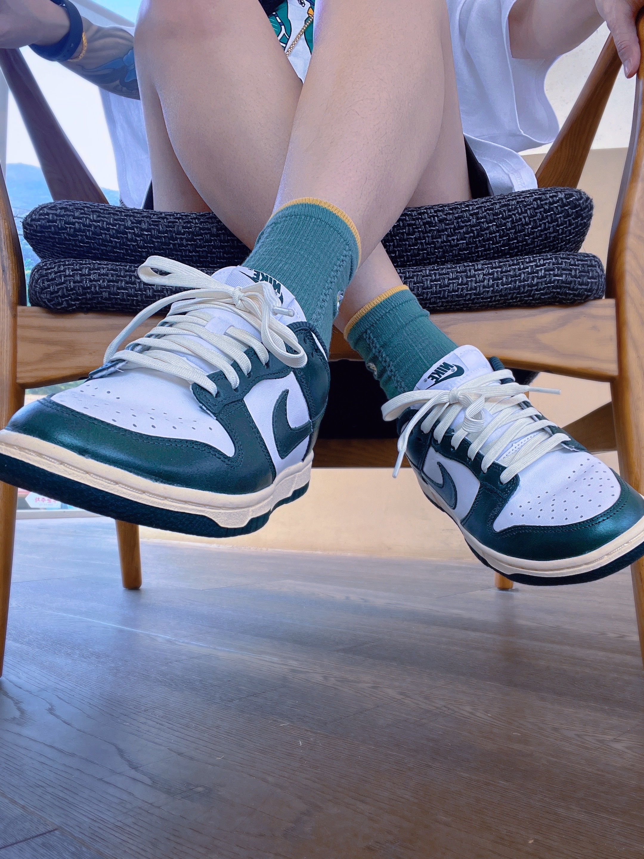 (W) Nike Dunk Low Vintage Green 착용 스타일 - 4