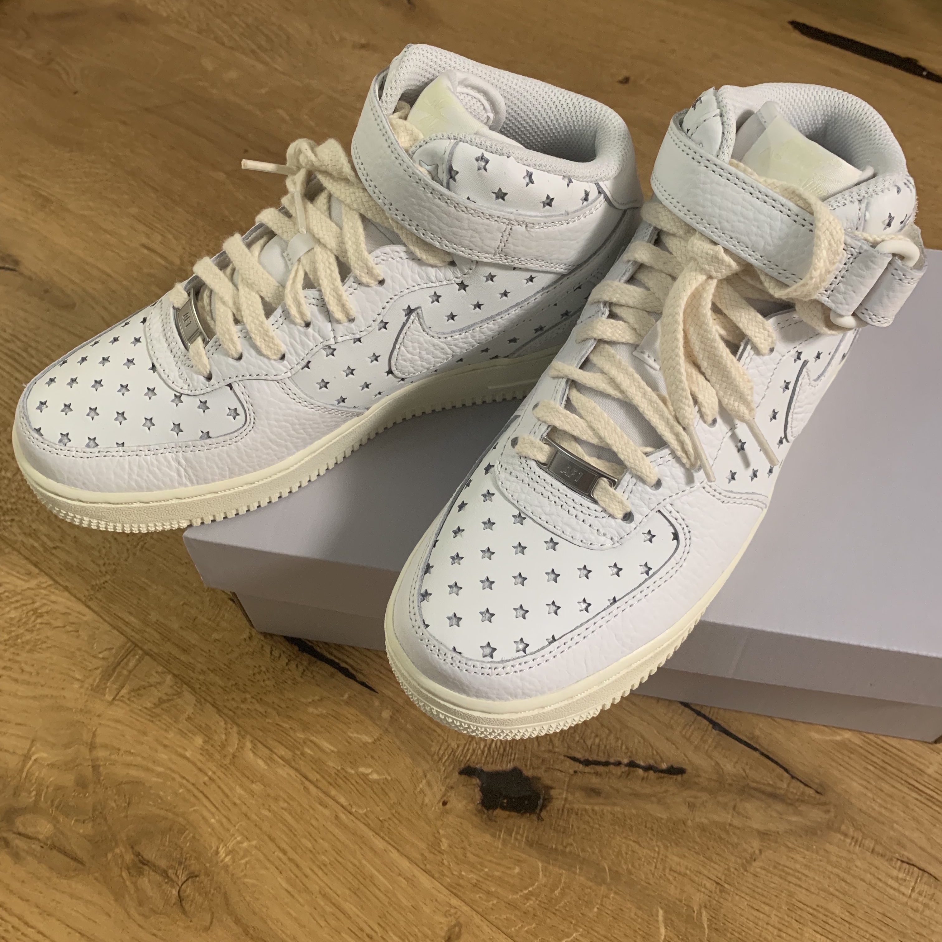 (W) Nike Air Force 1 Mid Summit White and Coconut Milk 착용 스타일