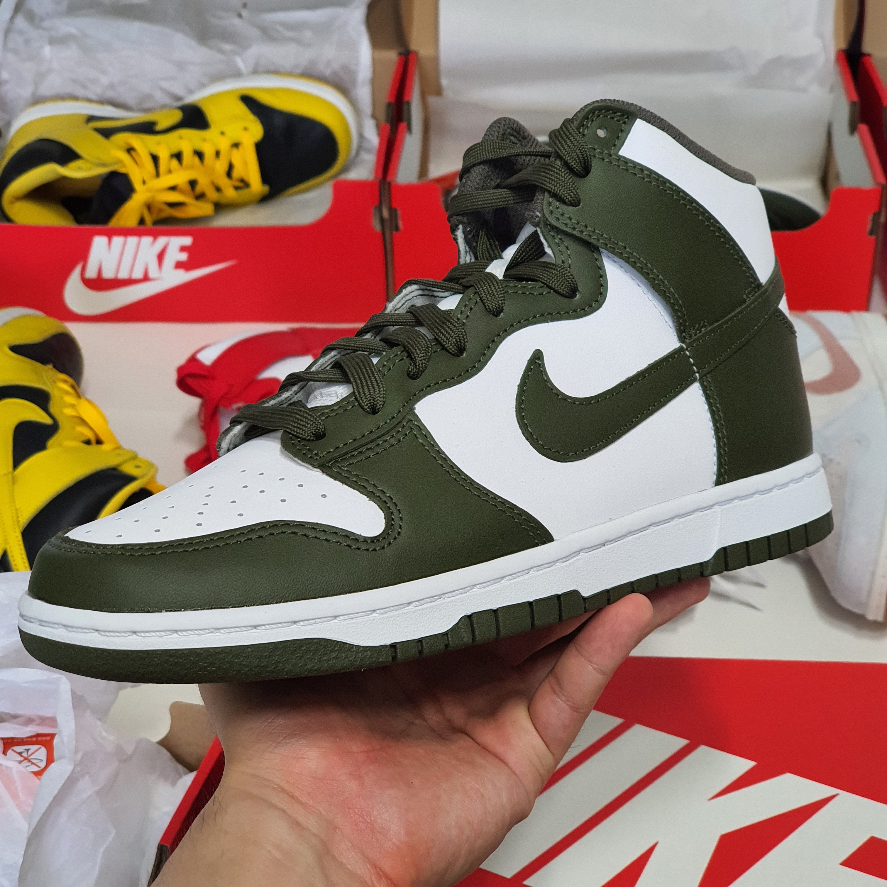 Nike Dunk High Retro Noble Green, Nike Dunk High Retro Championship Khaki 착용 스타일 - 3
