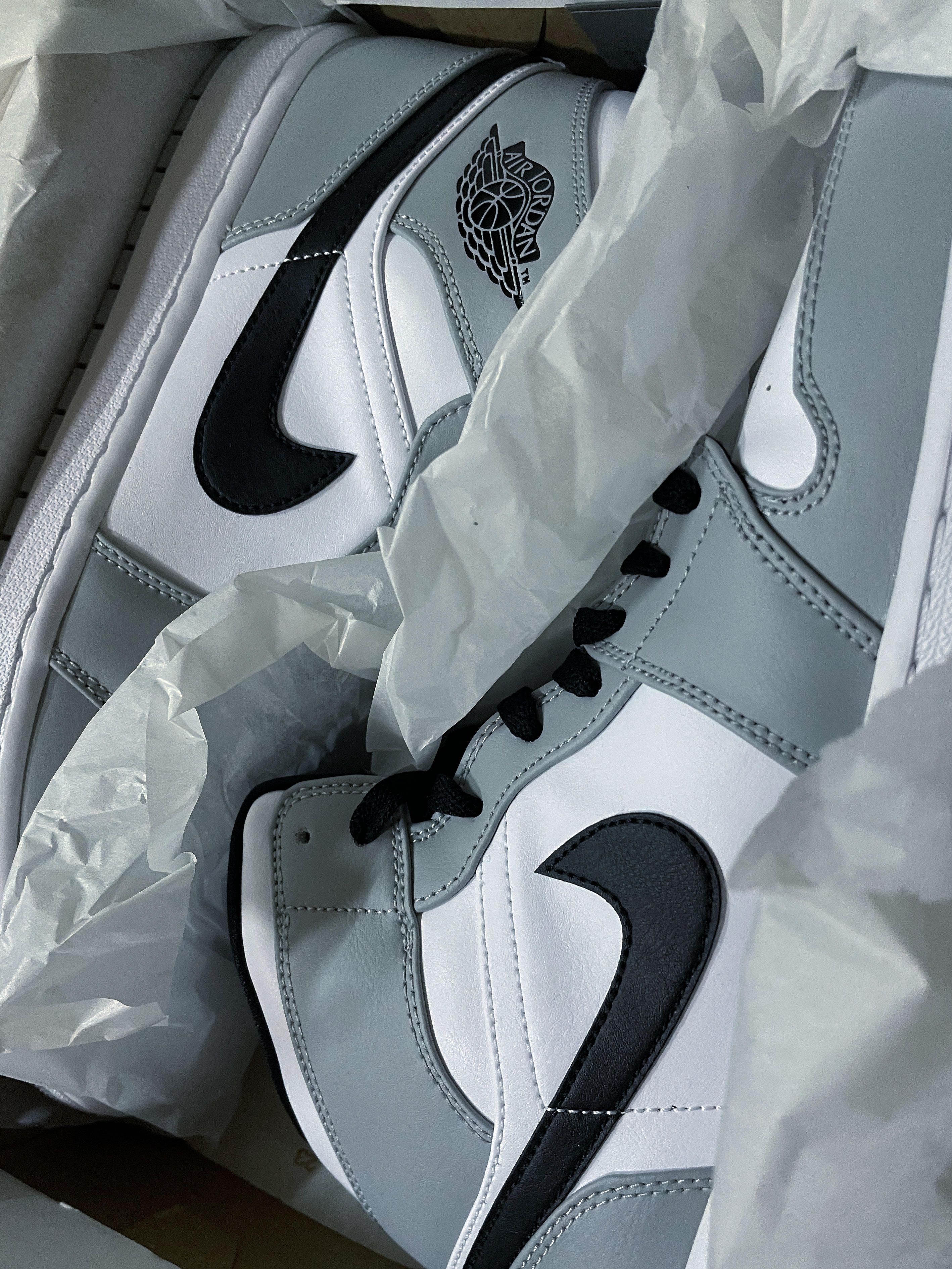 Jordan 1 Mid Light Smoke Grey 착용 스타일