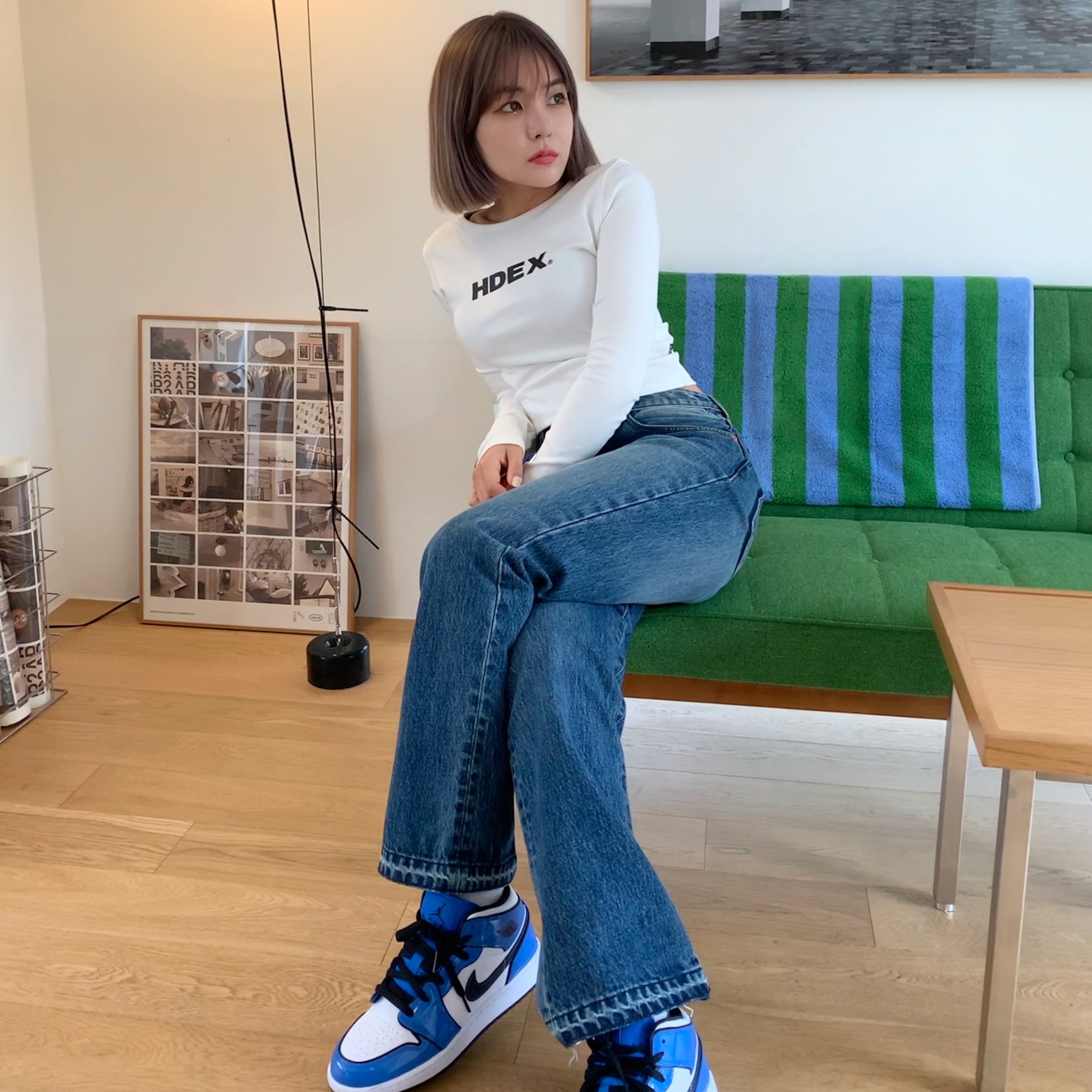 Jordan 1 Mid SE Signal Blue 착용 스타일 - 4