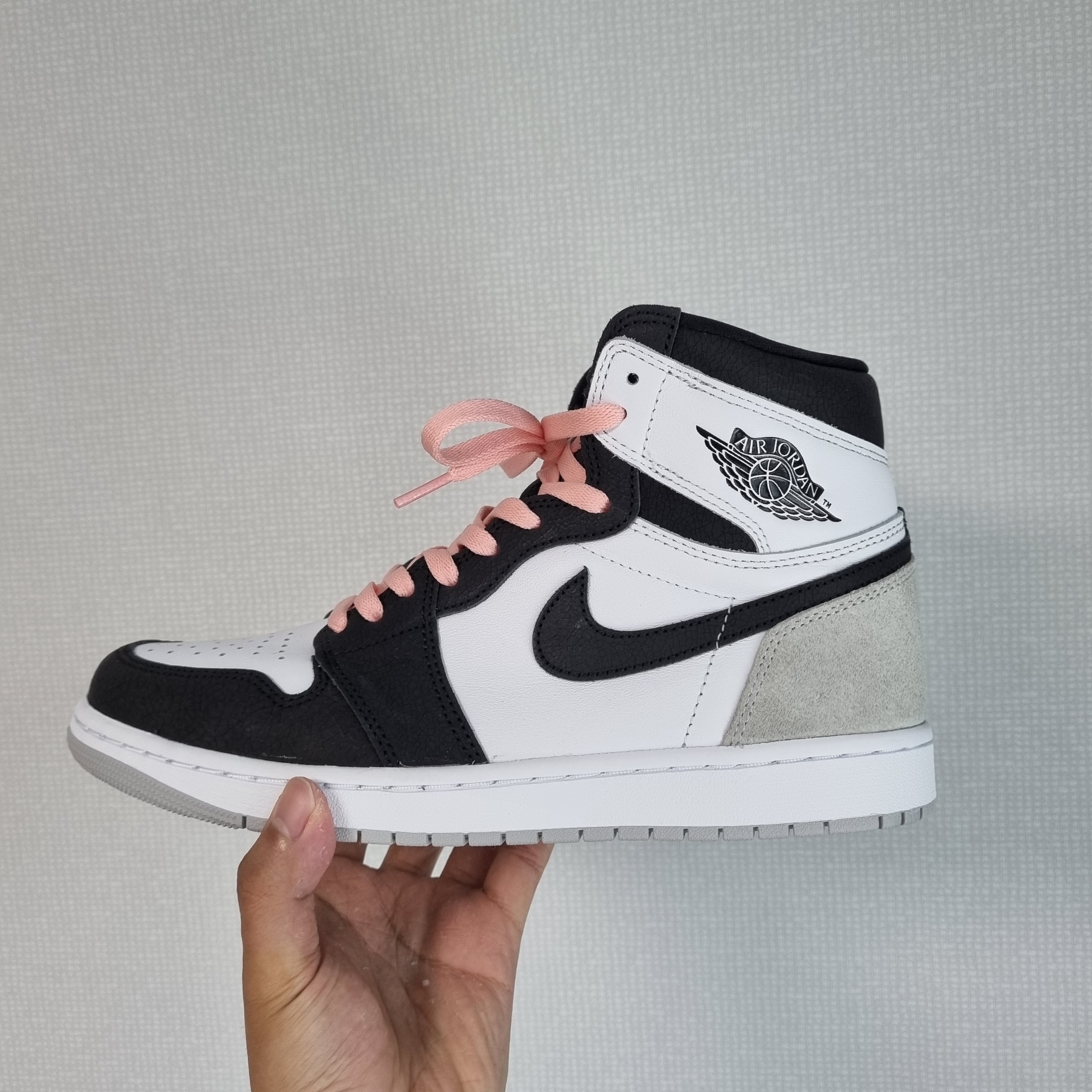 Jordan 1 Retro High OG Bleached Coral 착용 스타일
