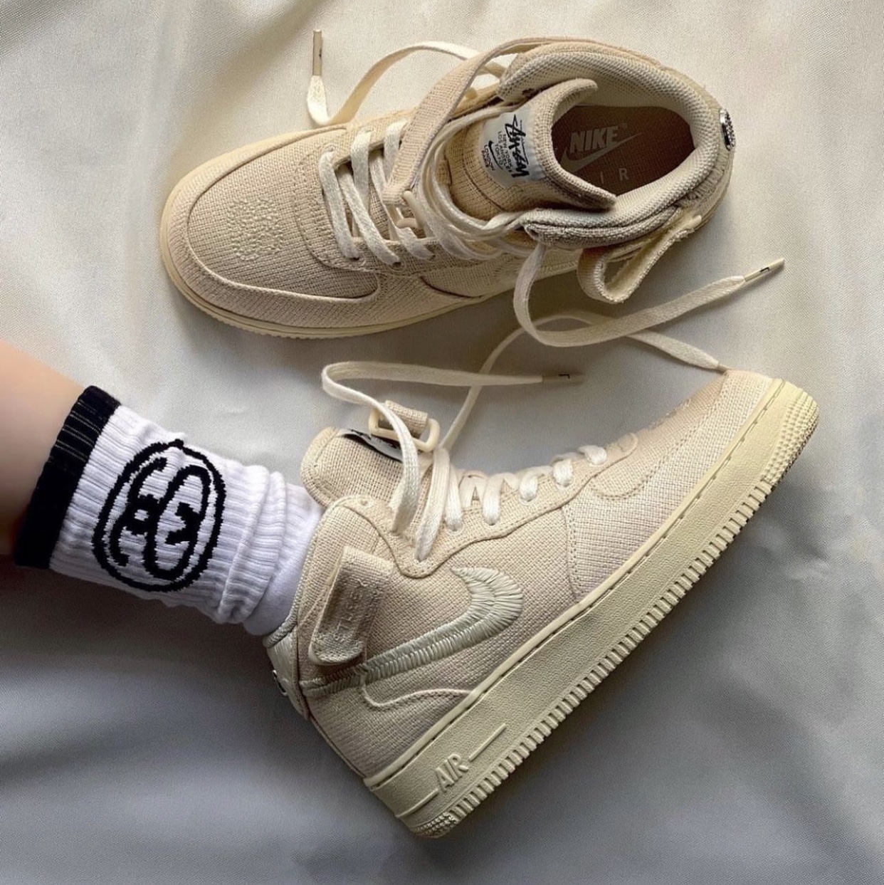 Nike x Stussy Air Force 1 '07 Mid SP Fossil 착용 스타일 - 3