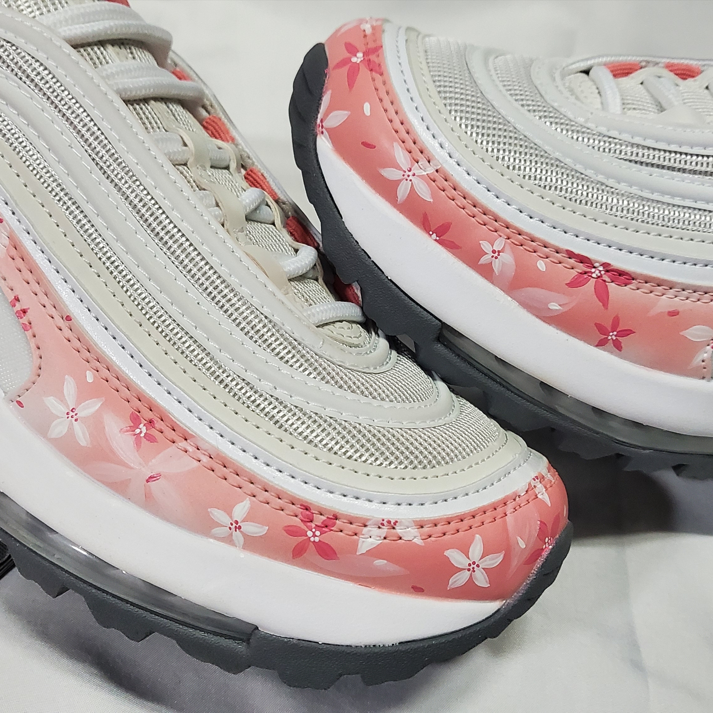 Nike Air Max 97 Triple White Wolf Grey 착용 스타일