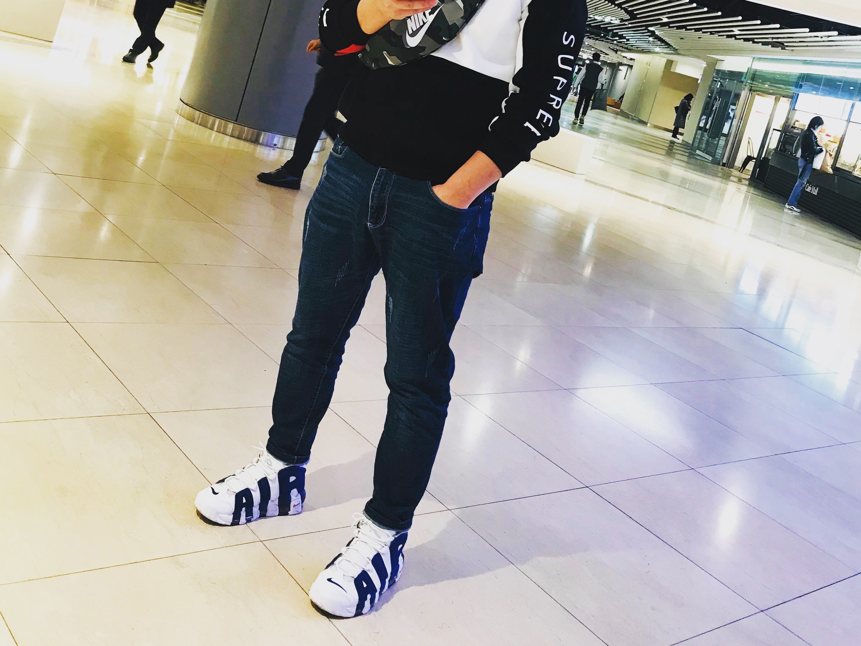 Nike Air More Uptempo Knicks 착용 스타일