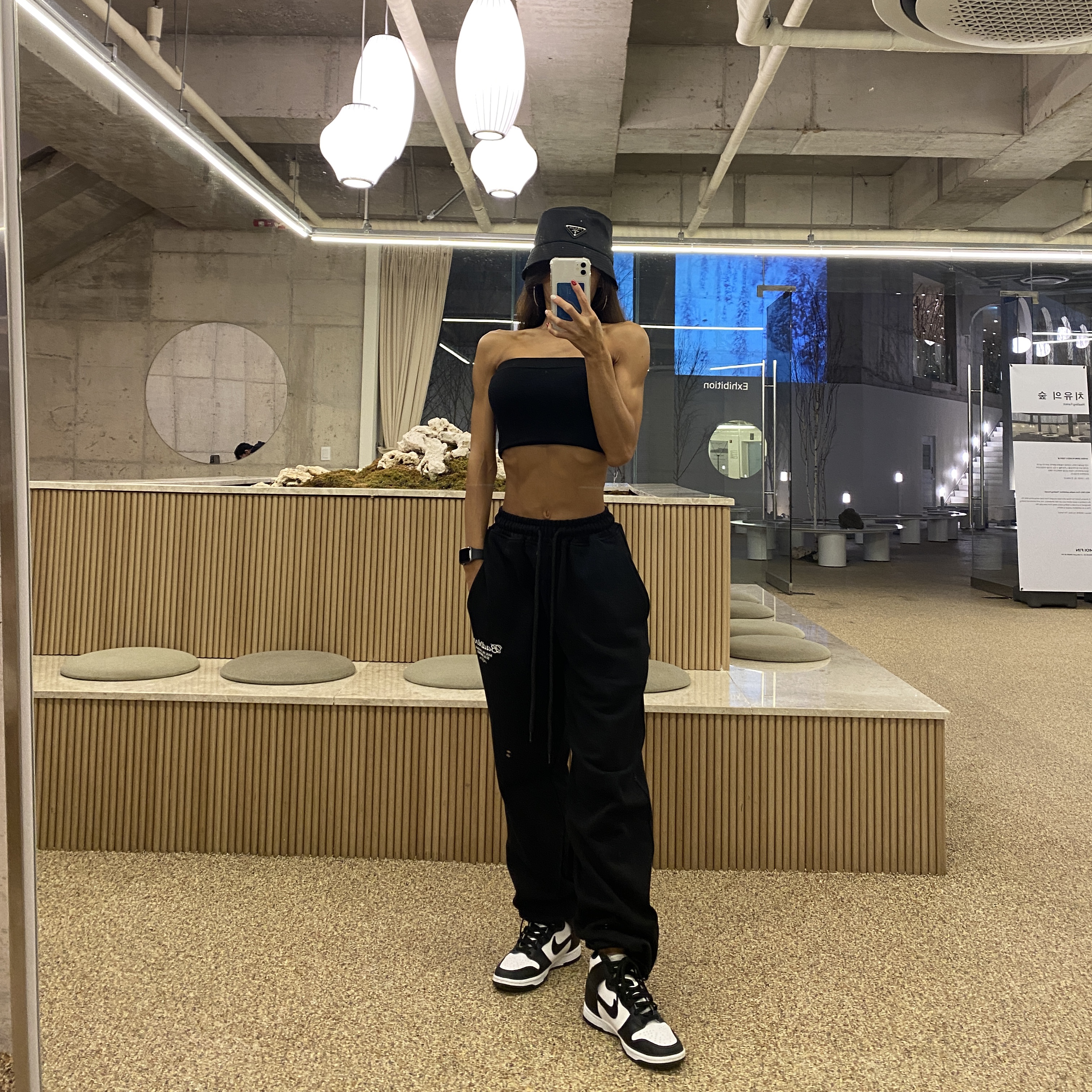 Prada Re-Nylon Bucket Hat Black, (W) Nike Dunk High Black and White 착용 스타일