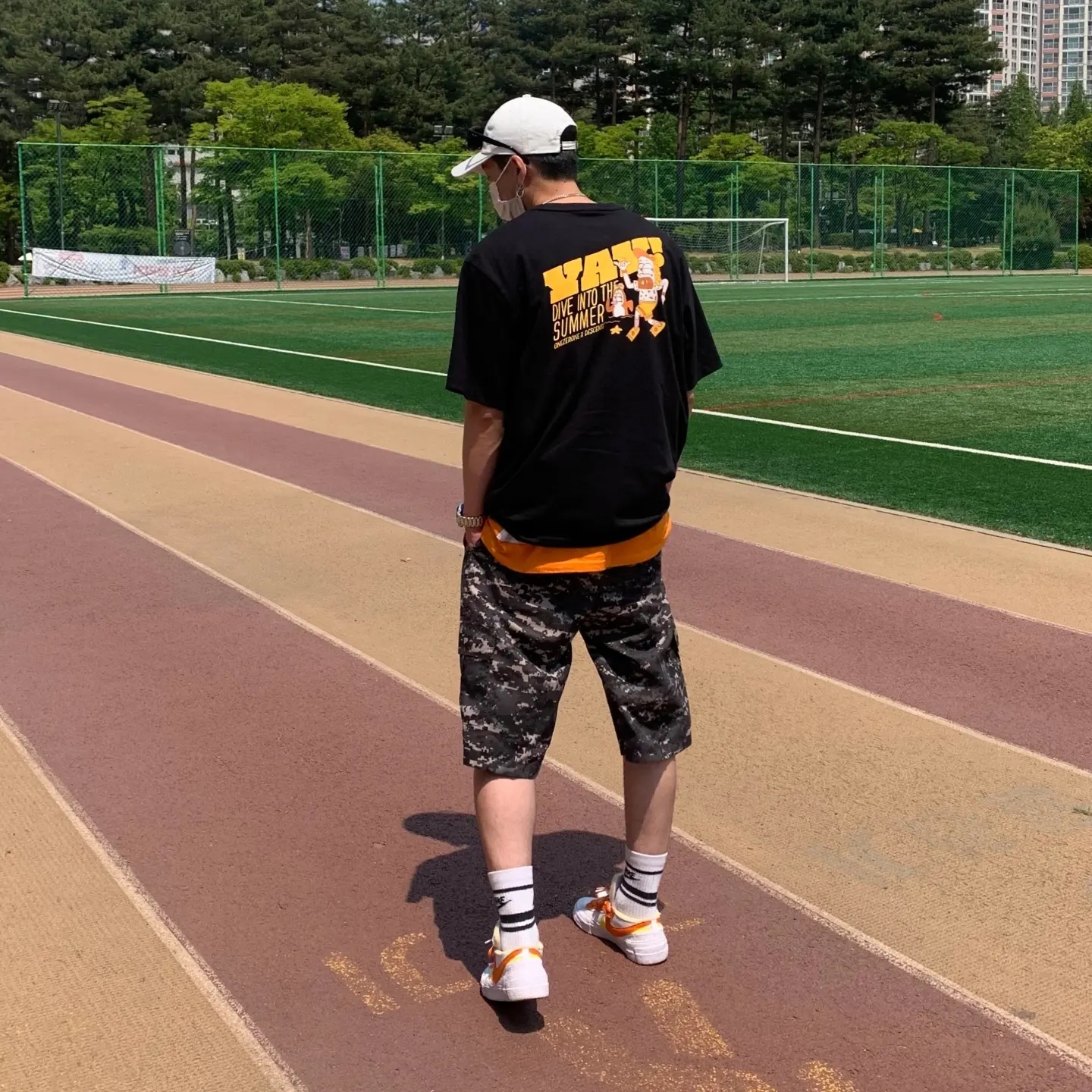Nike x Sacai Blazer Low Magma Orange 착용 스타일 - 3