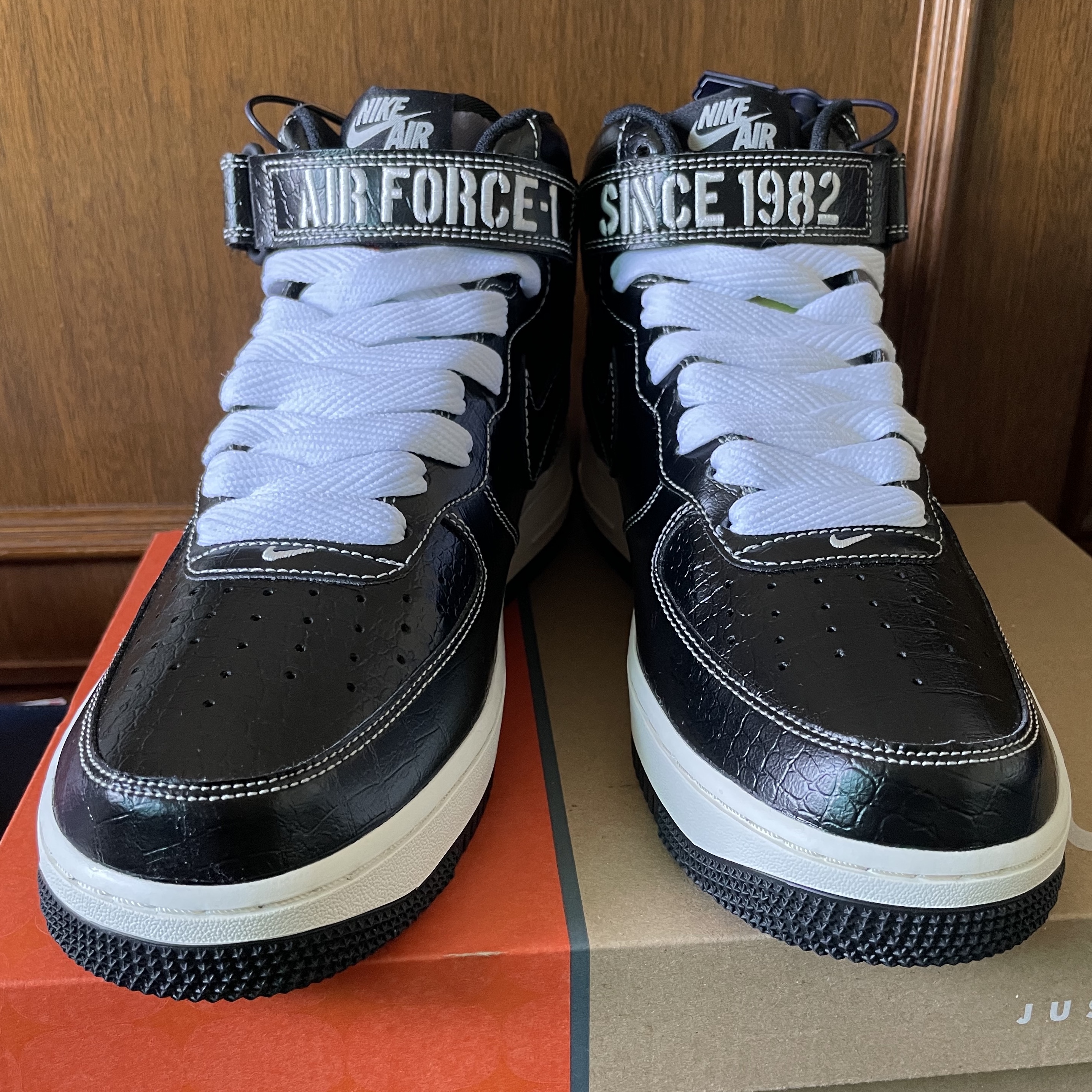 Nike Air Force 1 Mid '07 LX Our Force 1 착용 스타일 - 3