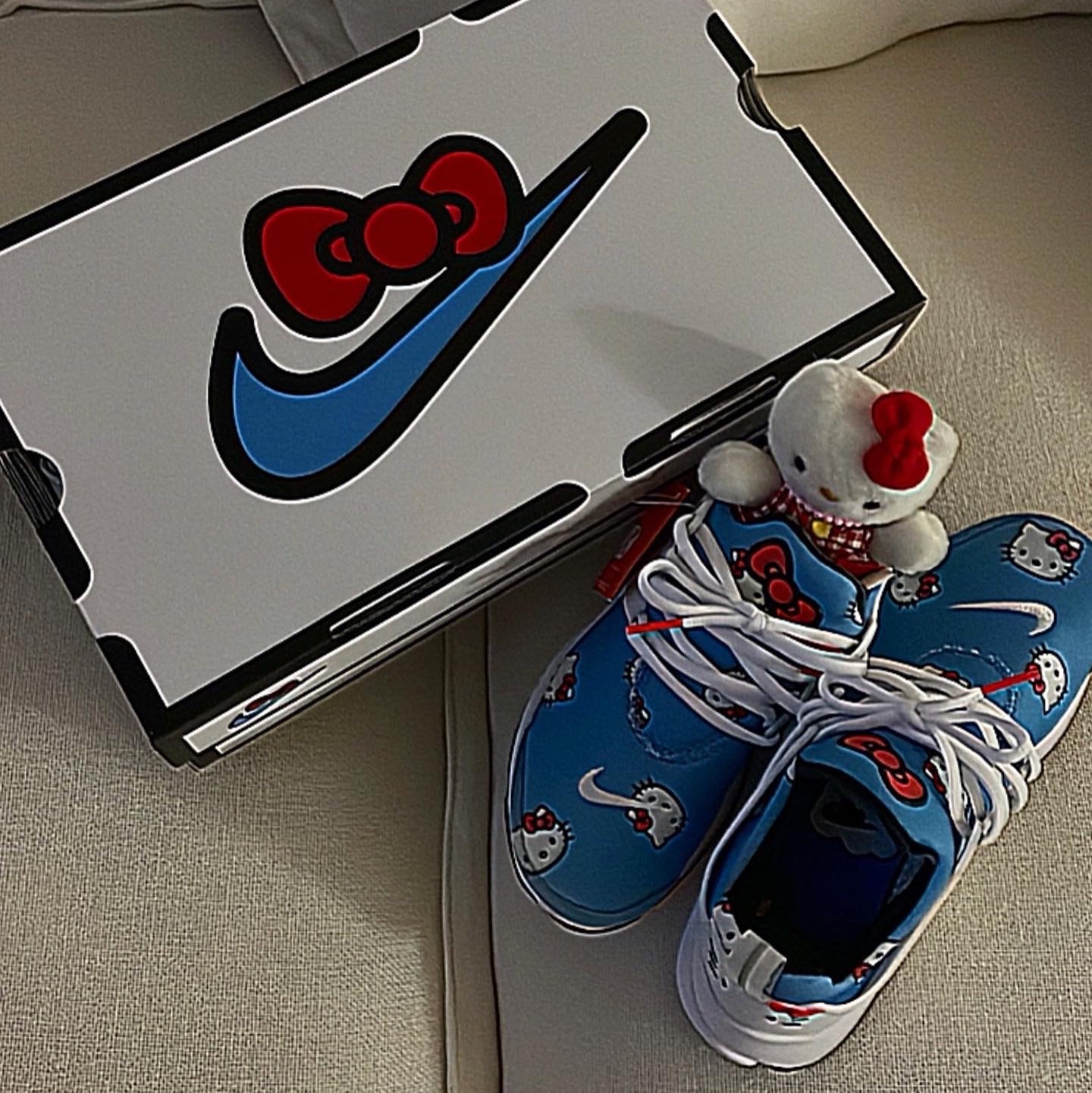 Nike x Hello Kitty Air Presto University Blue 착용 스타일 - 2