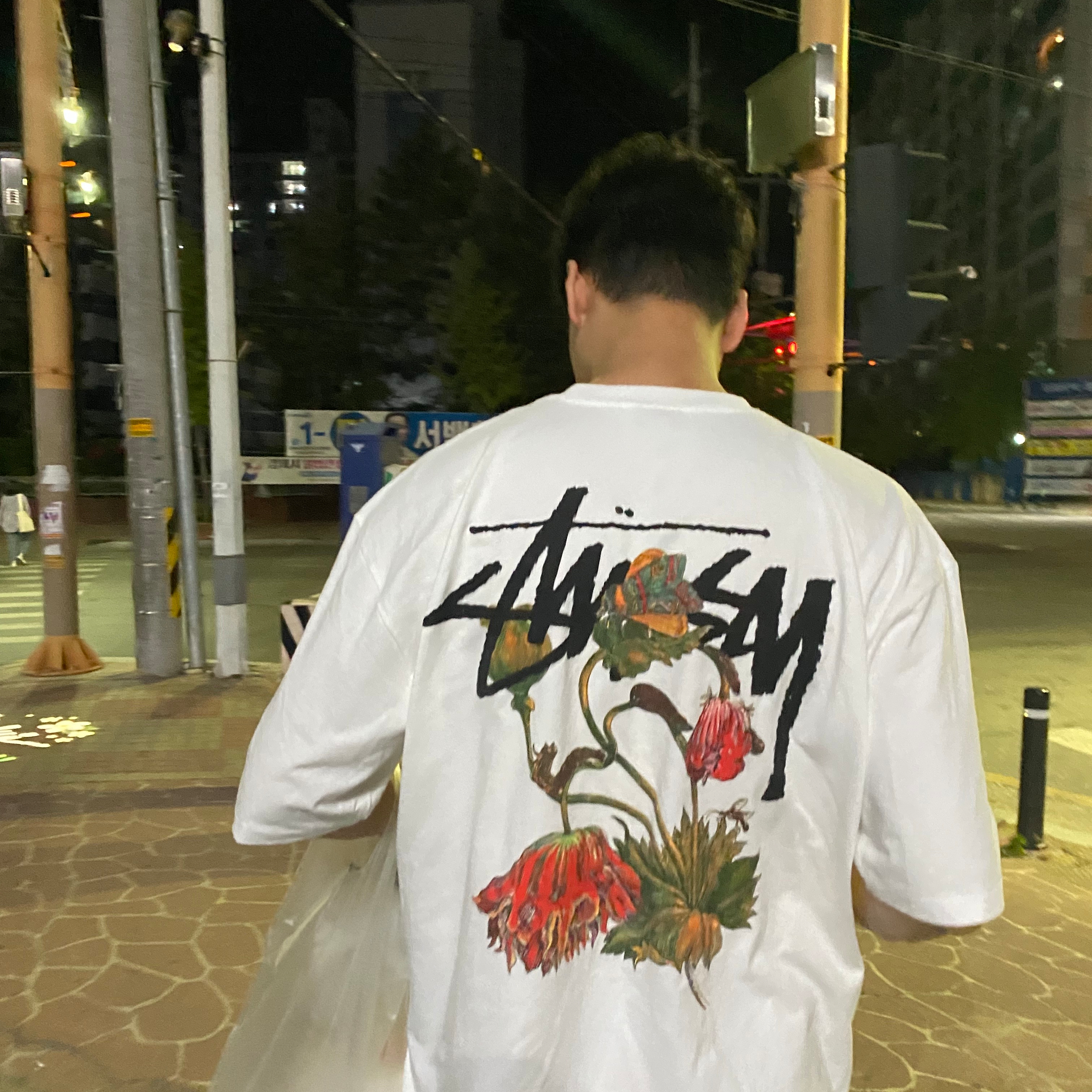 Stussy Withered Flower T-Shirt White 착용 스타일