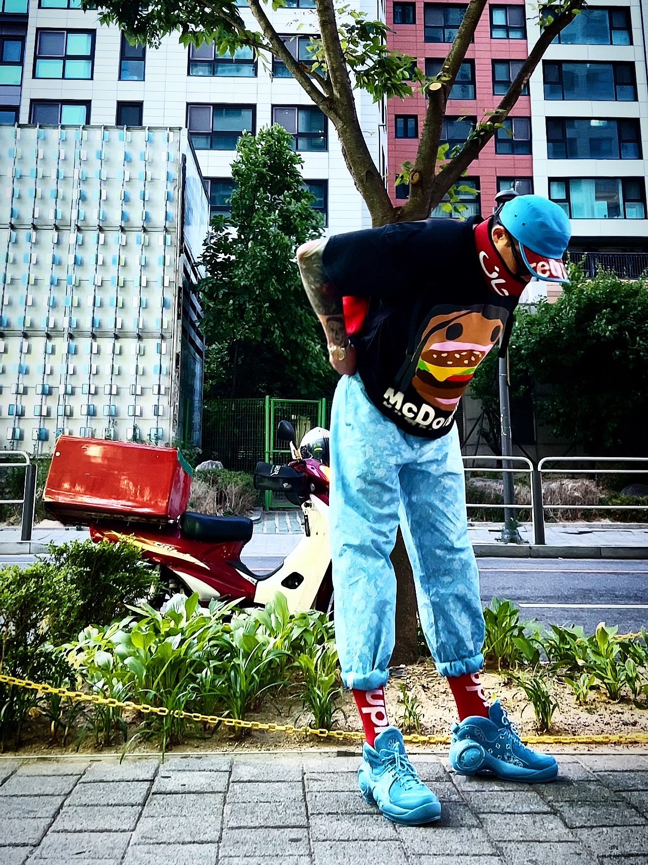 Supreme Bandana Track Pants Light Blue - 18SS, Nike x Supreme Air Zoom Flight 95 SP University Blue 착용 스타일 - 2
