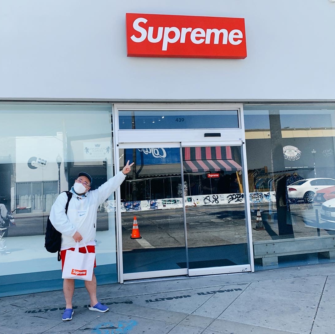 Supreme x Nike Jewel Reversible Ripstop Anorak White - 20FW, Supreme Backpack Black - 22SS 착용 스타일 - 1