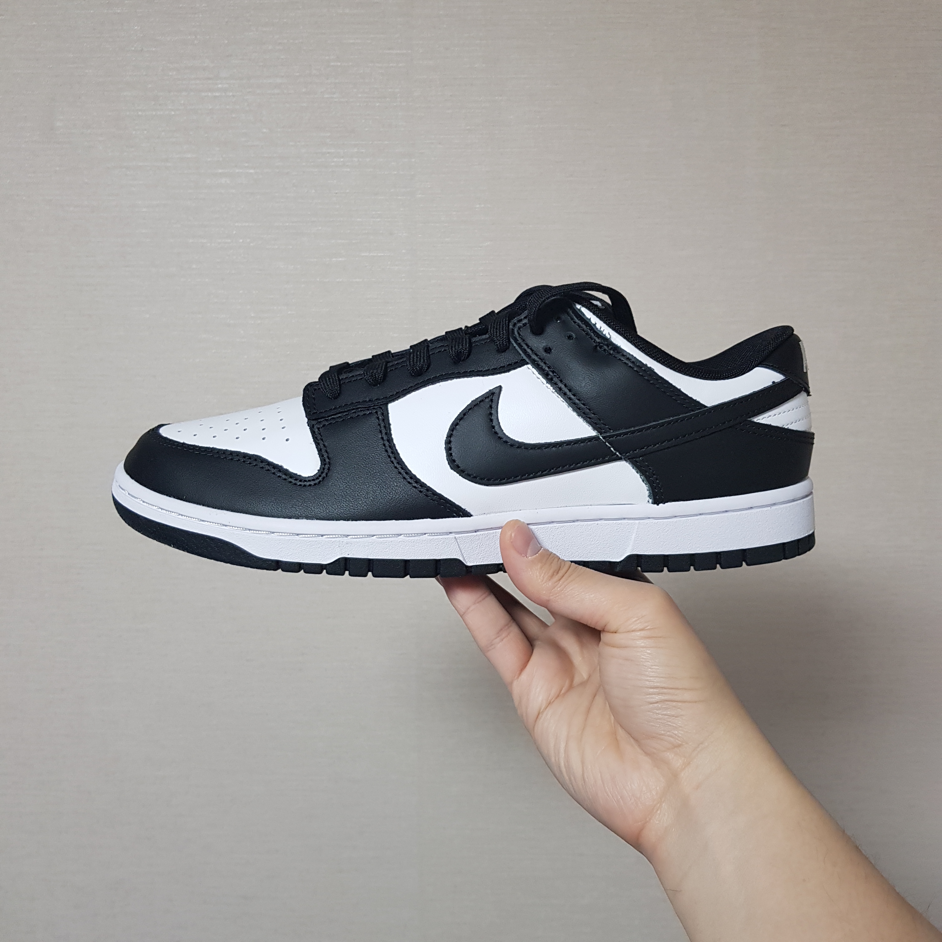 Nike Dunk Low Retro Black 착용 스타일 - 2