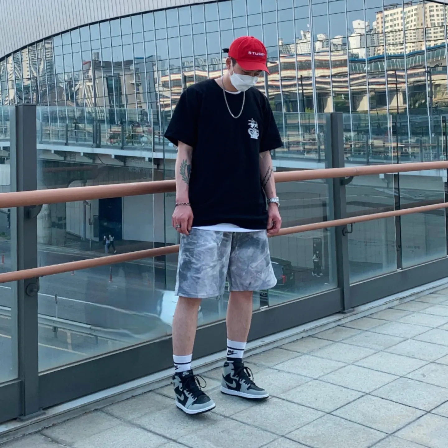 Stussy One World T-Shirt Black, Jordan 1 Retro High OG Shadow 2.0 착용 스타일 - 1