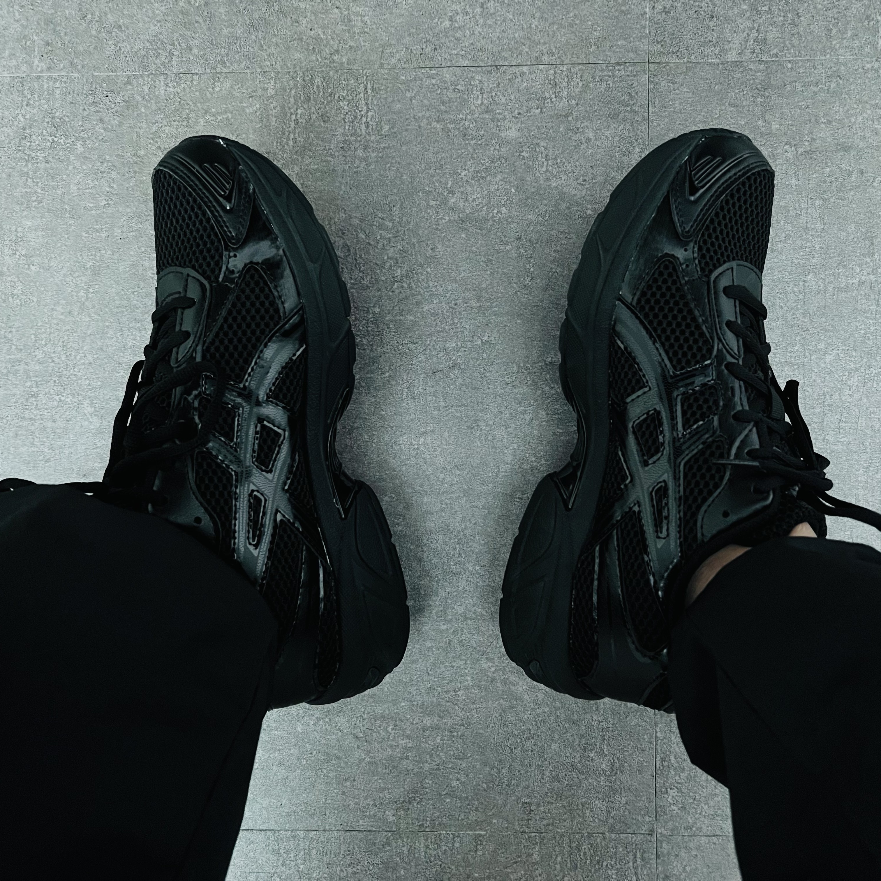 Asics Gel-1130 Black Graphite Grey 착용 스타일