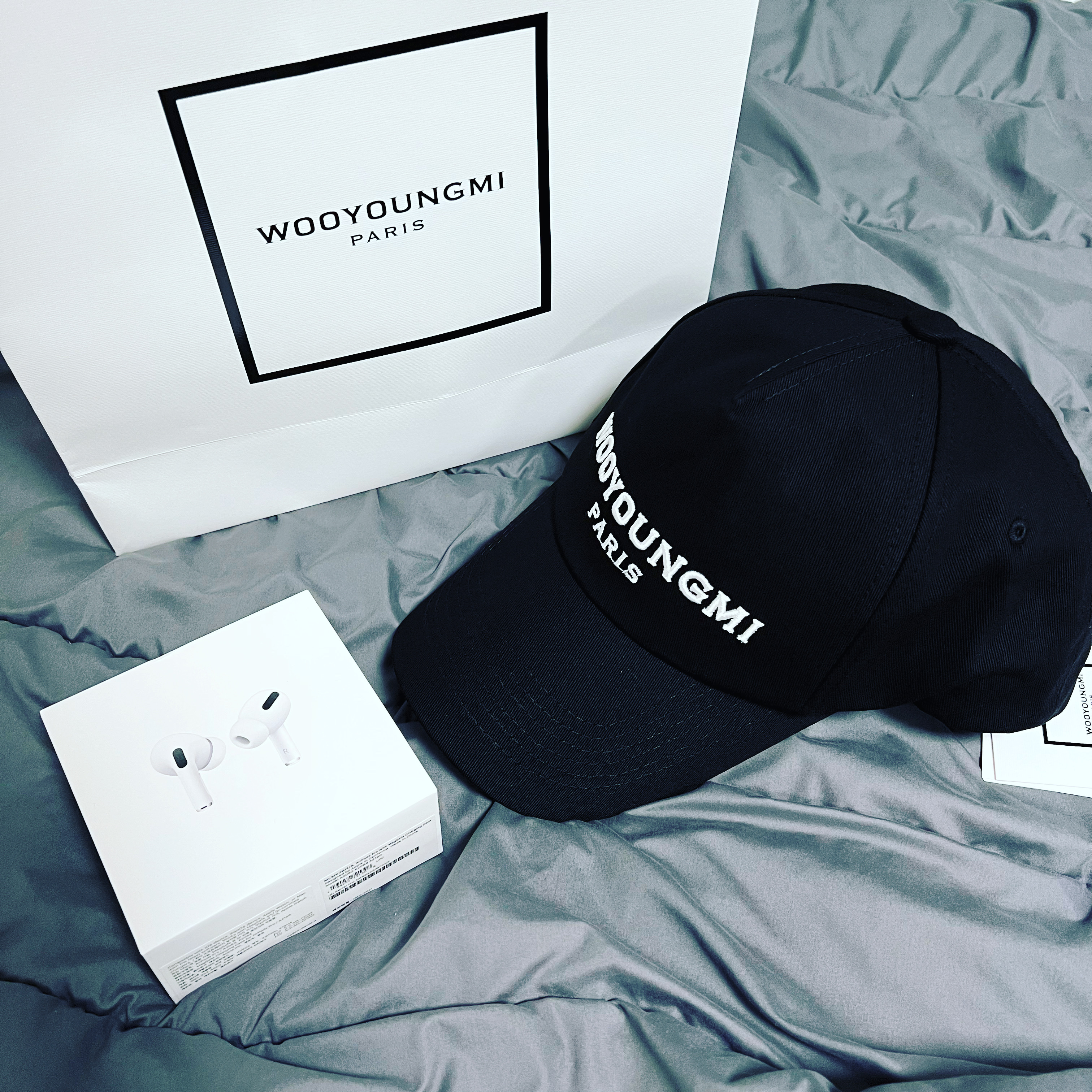 Wooyoungmi White Embroidered Logo Ball Cap Black 착용 스타일