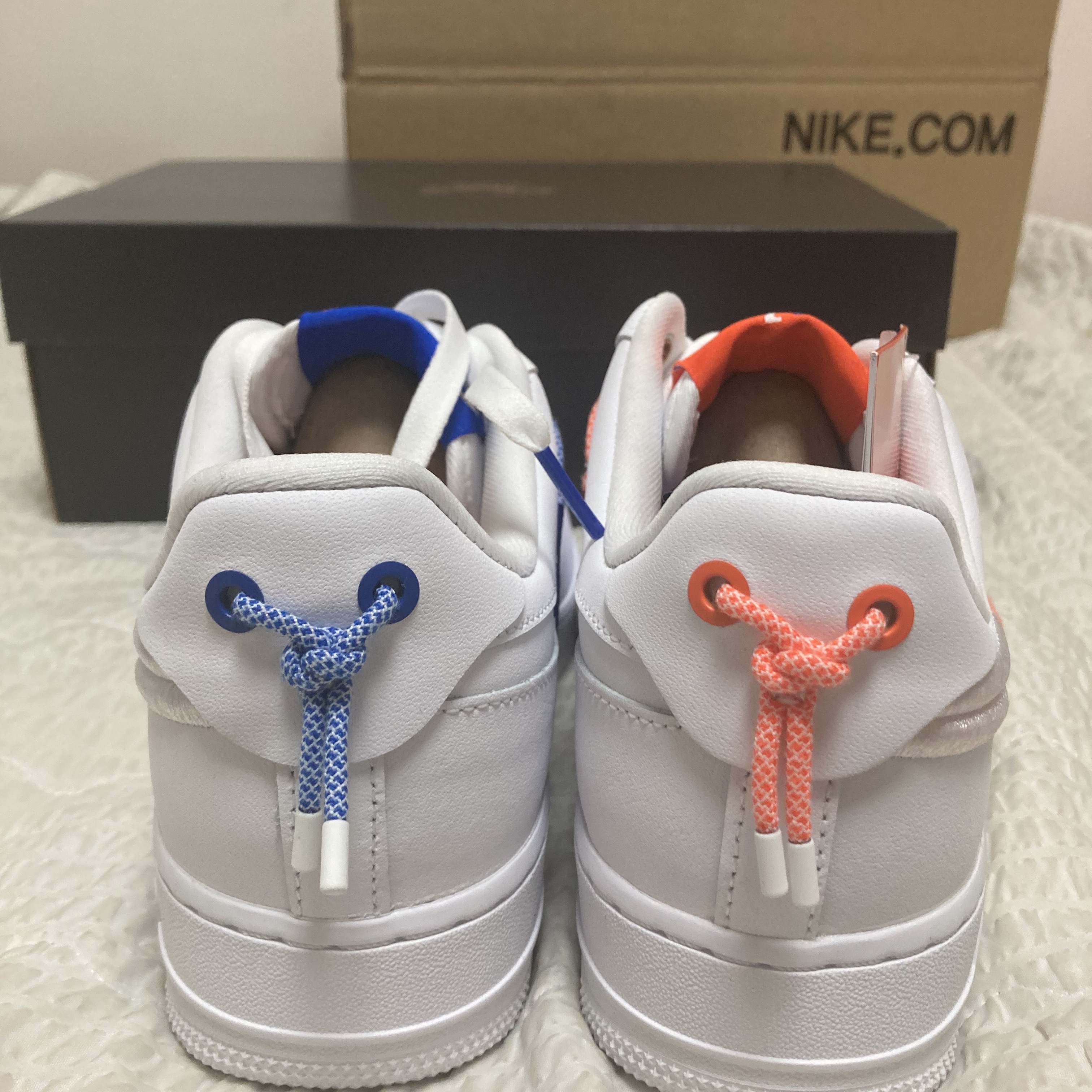 (W) Nike Air Force 1 '07 LX White Safety Orange 착용 스타일 - 5