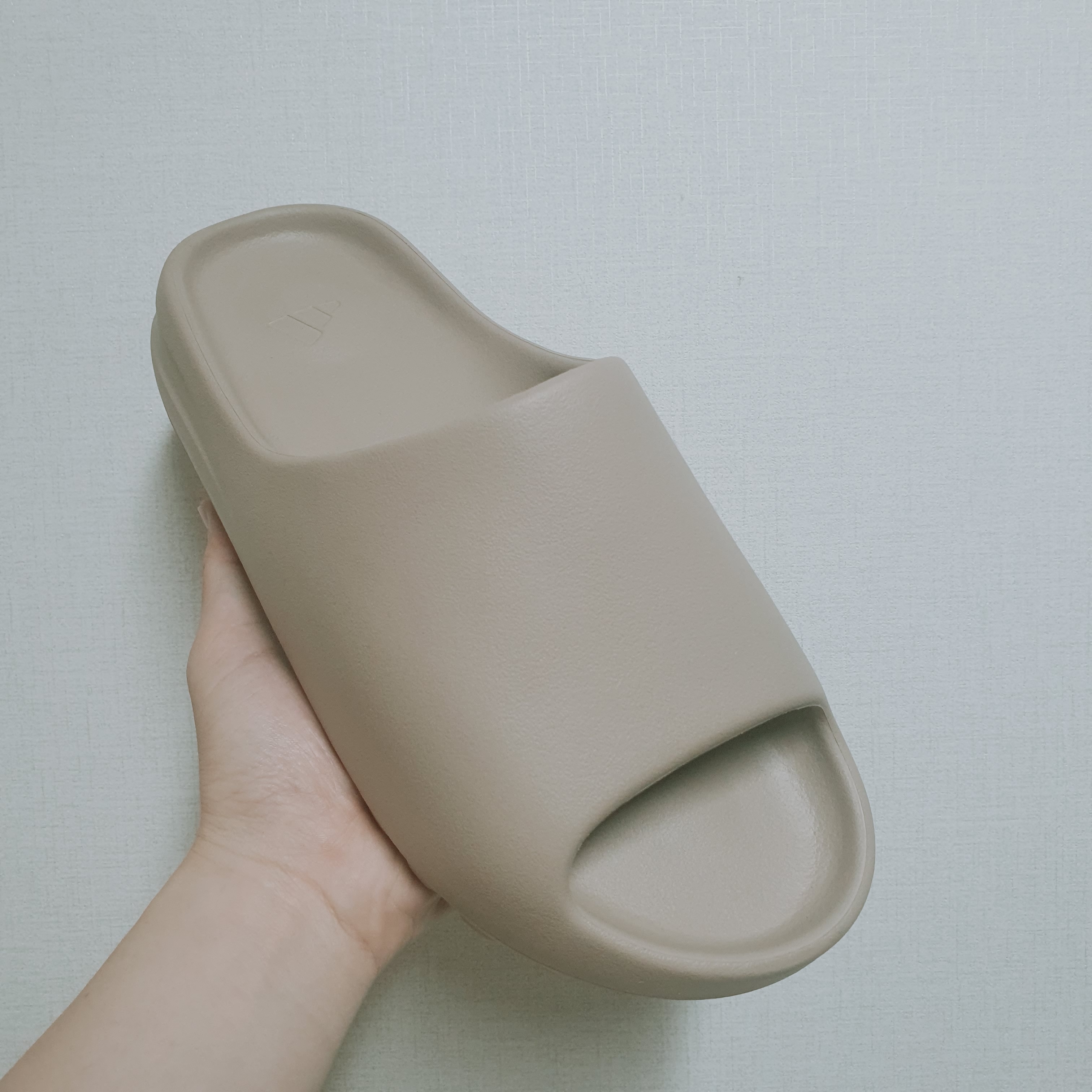 Adidas Yeezy Slide Pure - Re-Release Ver. 착용 스타일