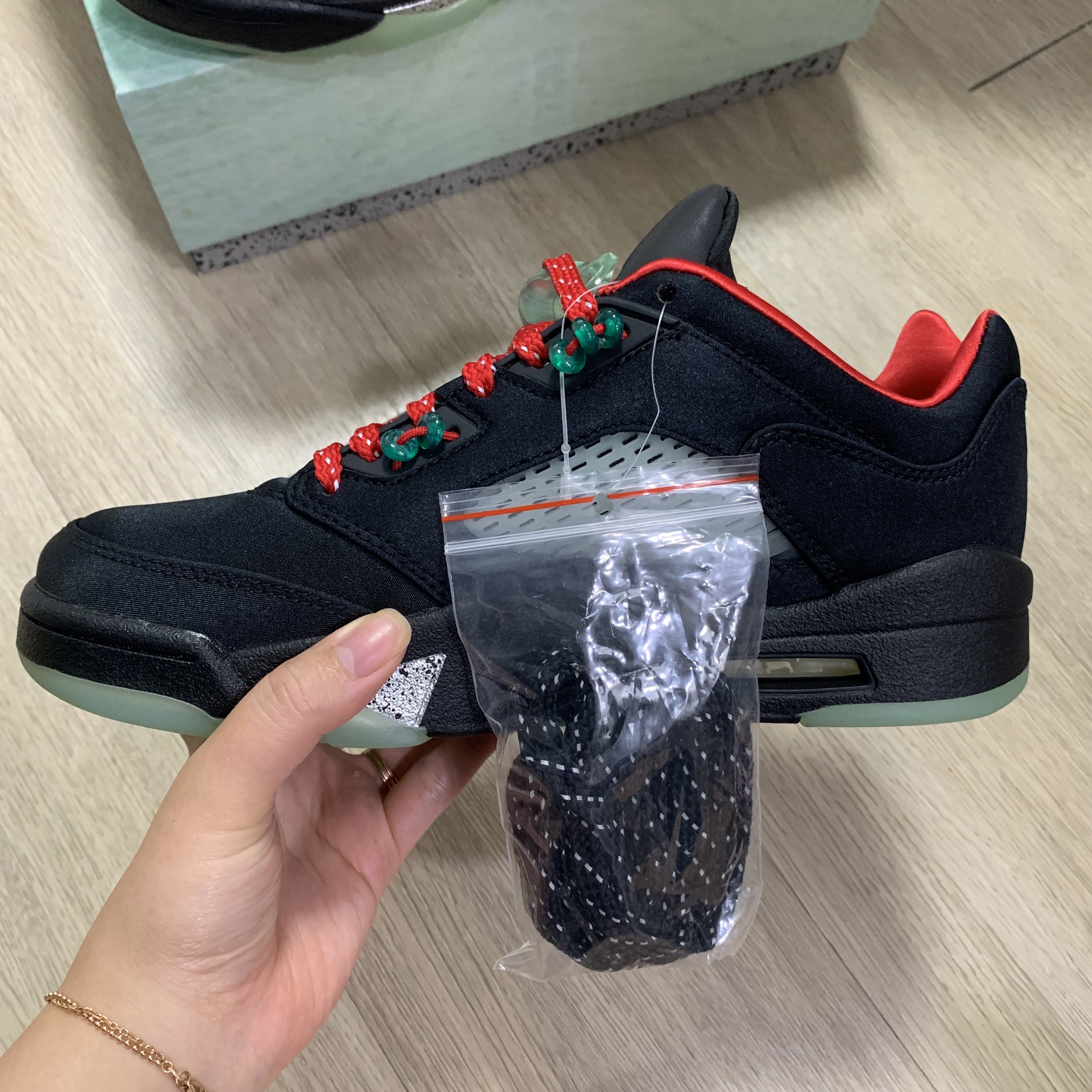 Jordan 5 x Clot Retro Low SP Anthracite 착용 스타일 - 2