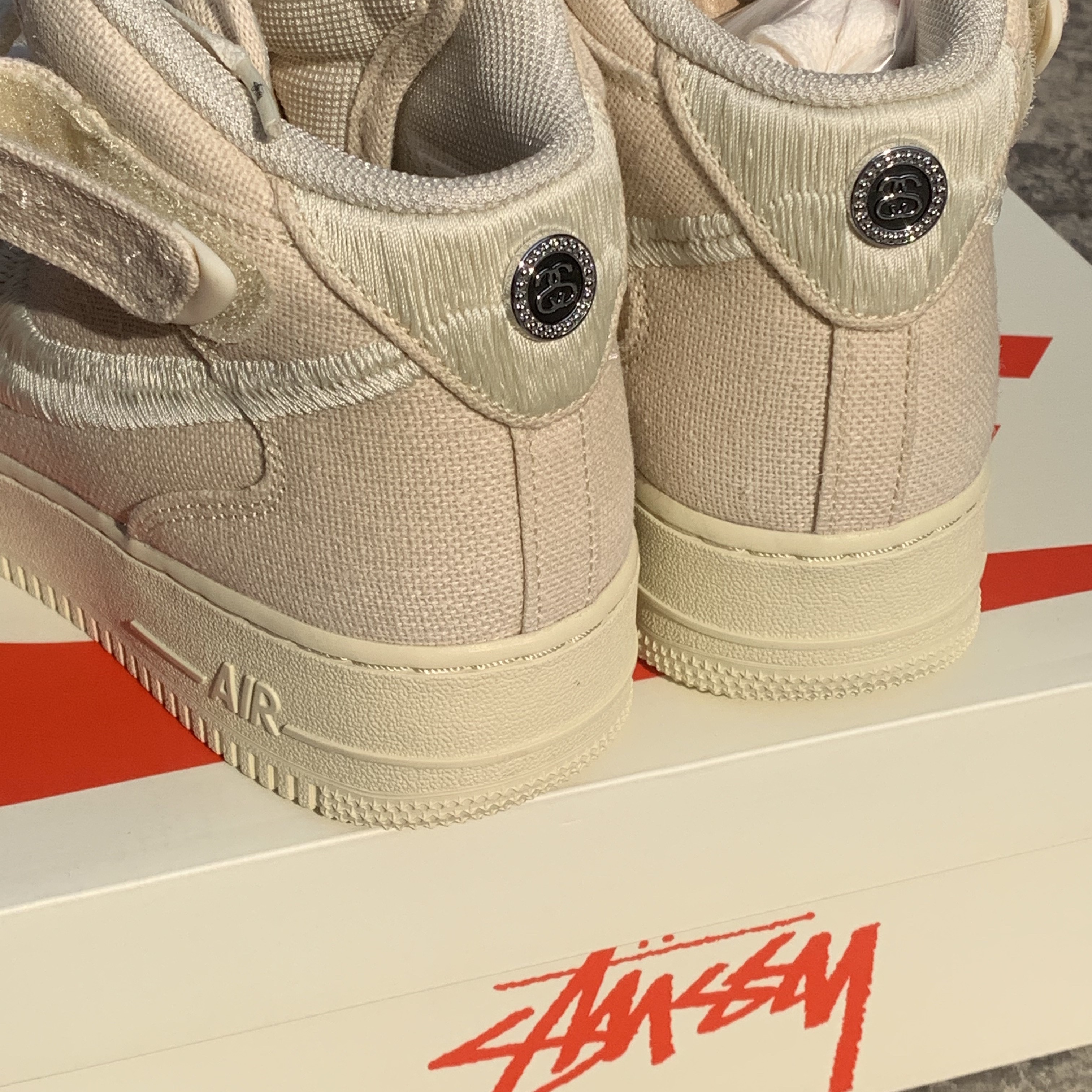Nike x Stussy Air Force 1 '07 Mid SP Fossil 착용 스타일 - 3