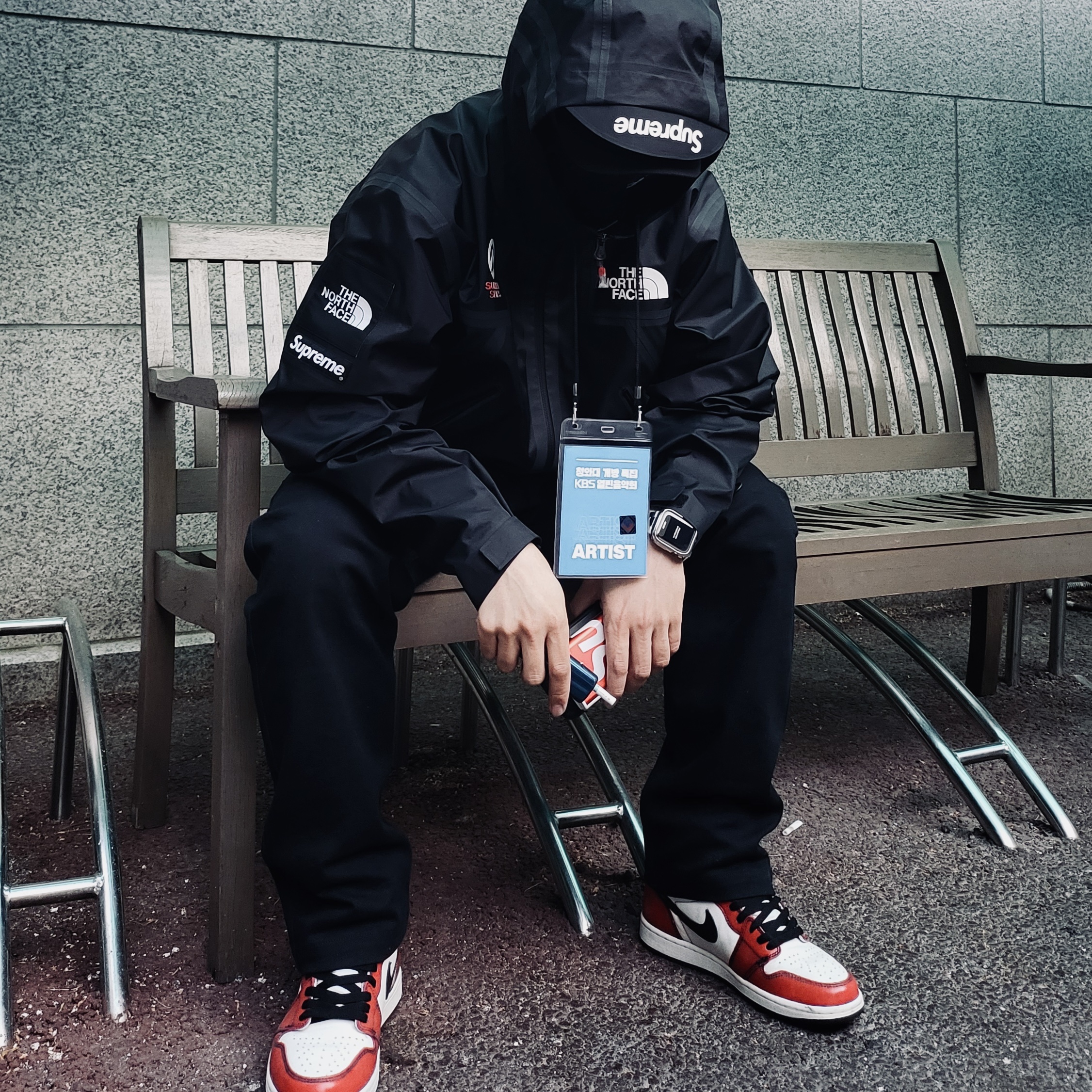 Supreme x The North Face Summit Series Outer Tape Seam Jacket Black - 21SS, Jordan 1 Retro High OG Defiant SB LA to Chicago 착용 스타일