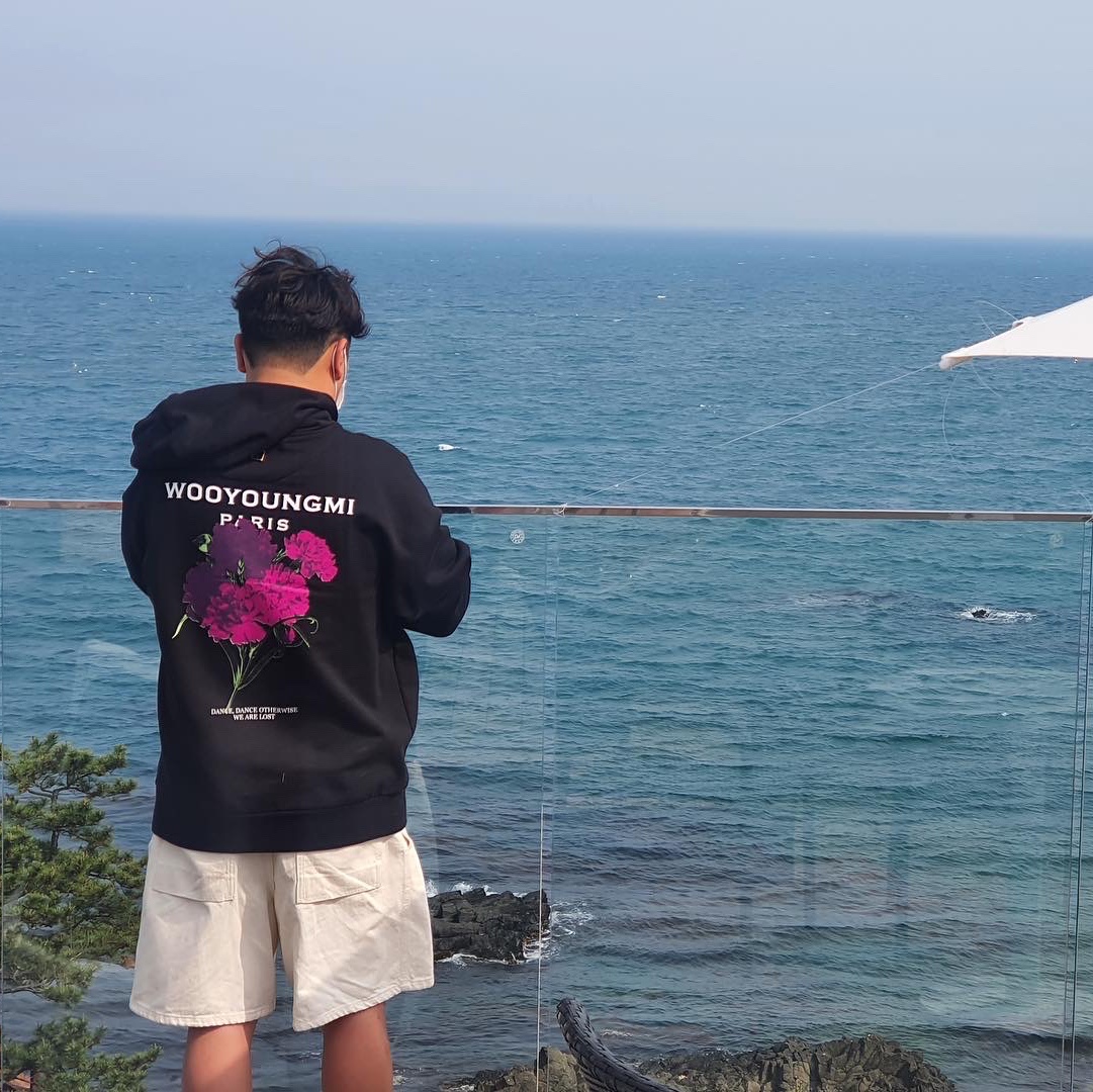 Wooyoungmi Flower Print Back Logo T-Shirt Black - 21SS 착용 스타일