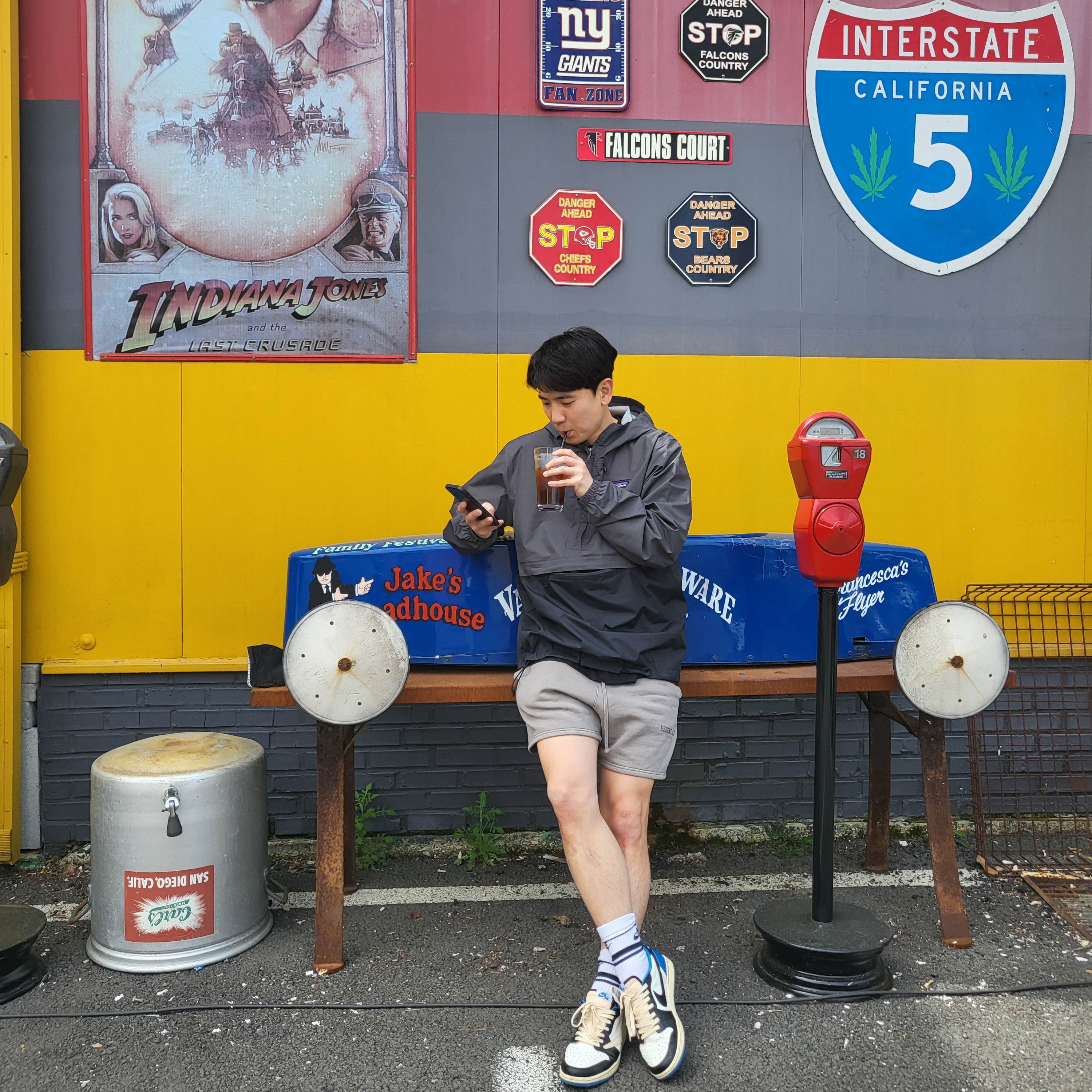 Essentials Fleece Shorts Cement - 20FW, Jordan 1 x Travis Scott x Fragment Retro Low OG SP Military Blue 착용 스타일 - 1