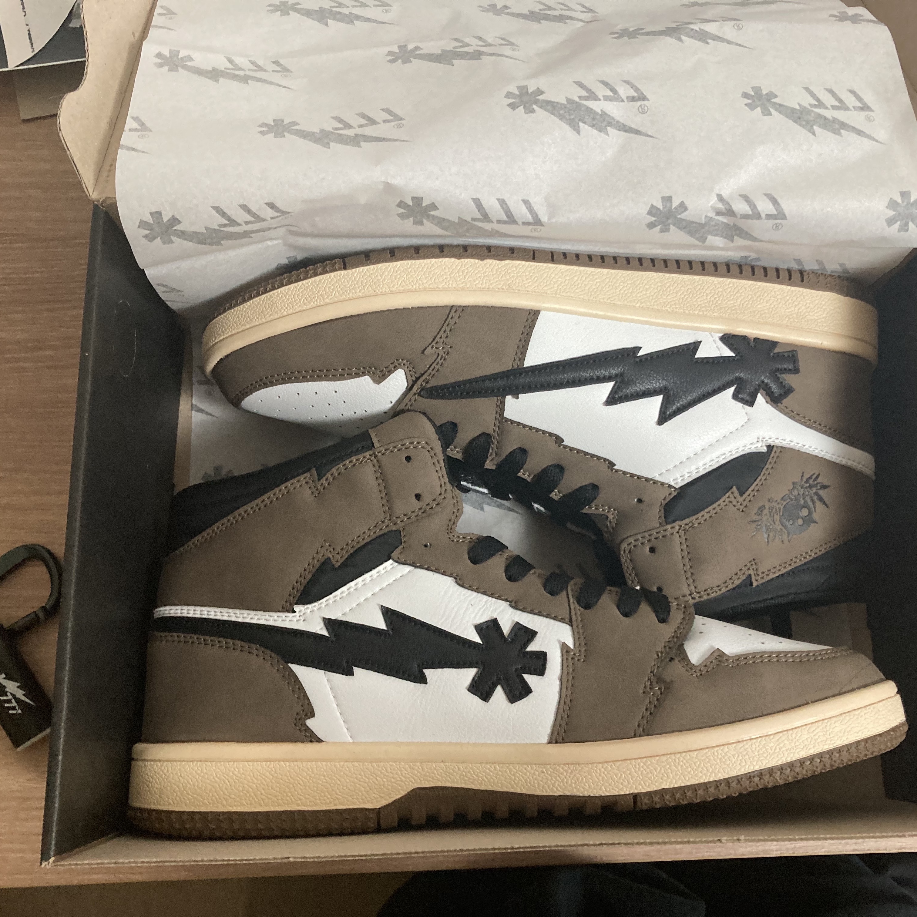 Jordan 1 Retro High OG Black Mocha 착용 스타일 - 4